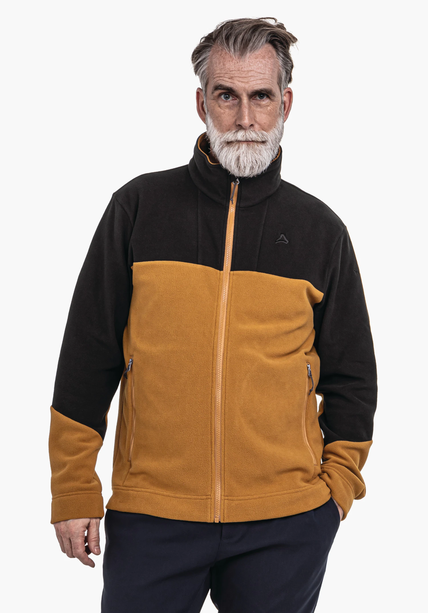 Fleece Jk Style Karif MNS Veste polaire noire et jaune portée par un homme âgé debout; zip fermé, logo Schöffel sur la poitrine; fond blanc.