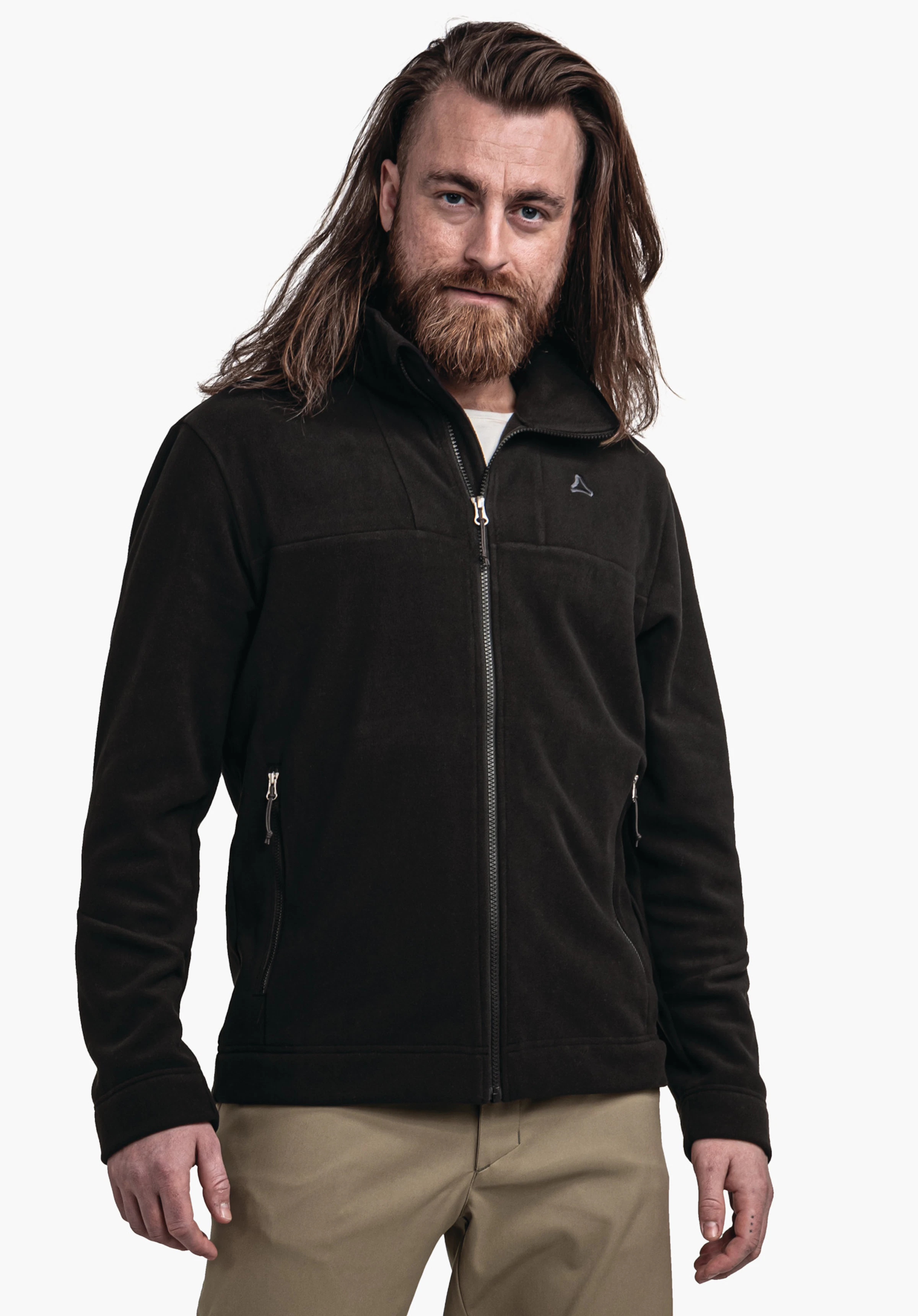 Fleece Jk Style Karif MNS Veste polaire noire portée par un homme regardant la caméra, debout de face devant un fond blanc; logo Schöffel sur la poitrine gauche.
