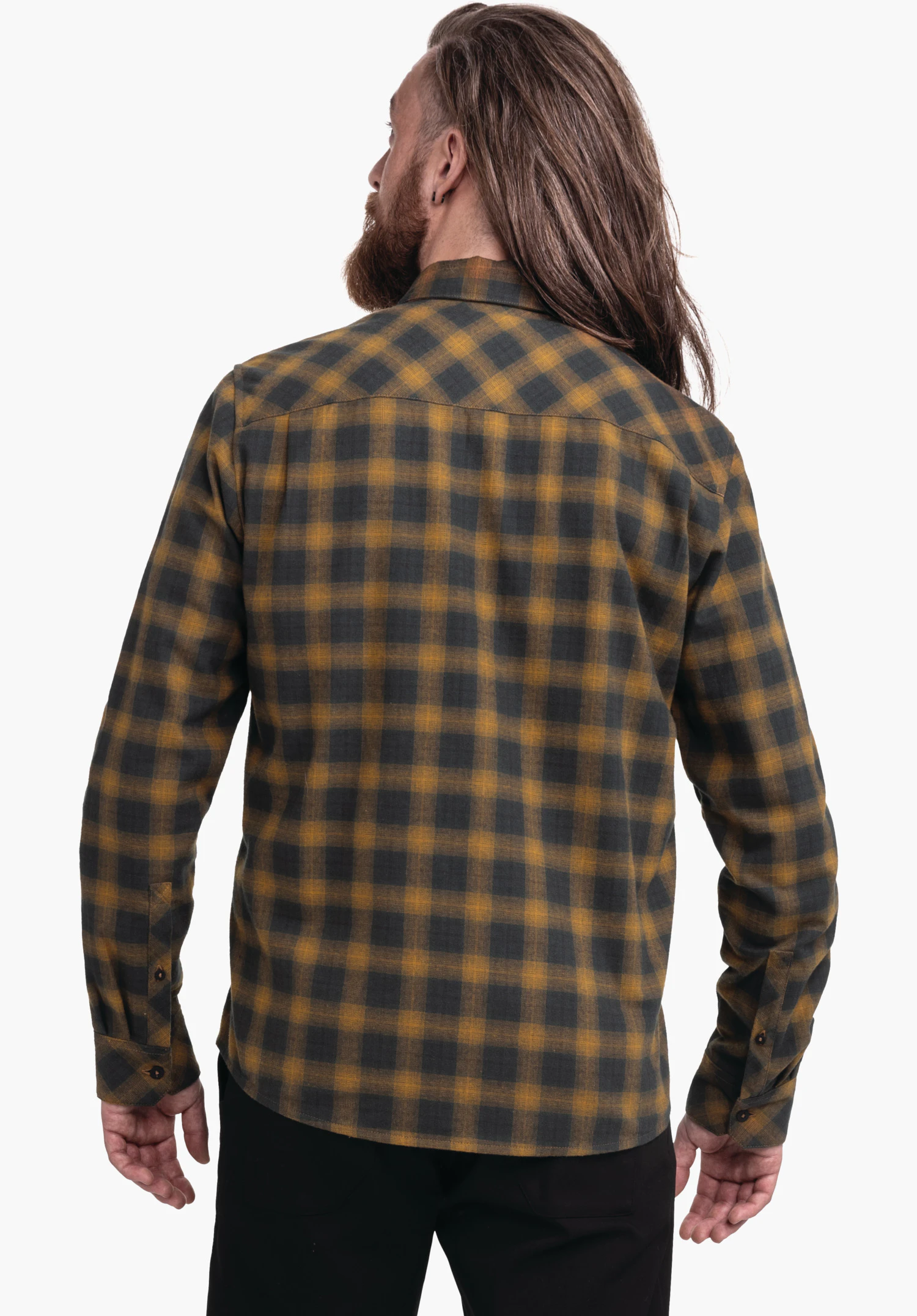 Shirt Style Kleion MNS kariertes Hemd (gelb und dunkelgrün); ein Mann trägt es mit dem Rücken zur Kamera, steht vor weißem Hintergrund; schwarze Hose, langes Haar sichtbar.