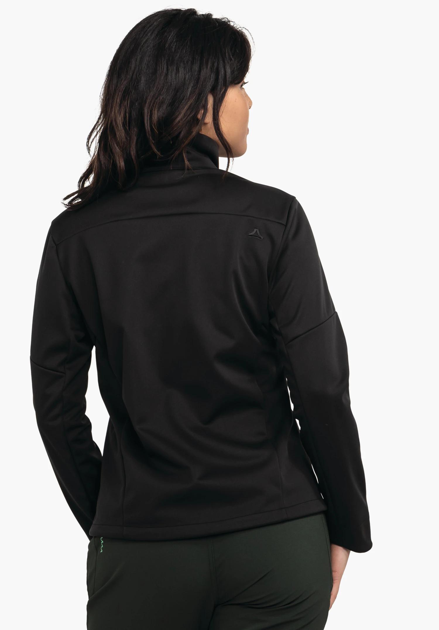 Softshell Jk Style Fracon WMS zwarte jas met Schöffel-logo op de rechterschouder, van achteren gedragen door een persoon; persoon kijkt zijwaarts, witte achtergrond, donkergroene broek zichtbaar.