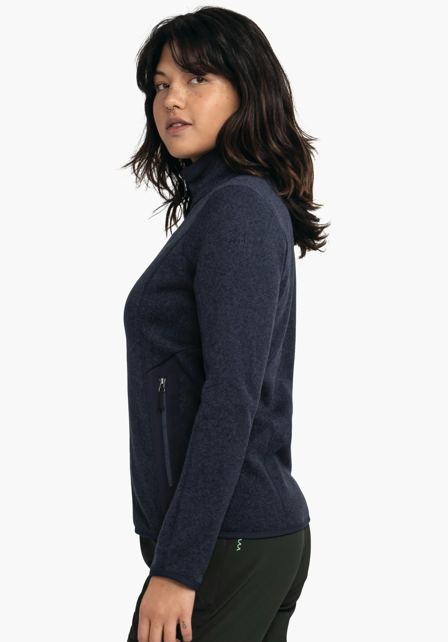 CIRC Fleece Jk Style Yew WMS dark blue jacket worn by a side-on standing woman, arm relaxed, in front of a white background. Text on sleeve: "Schöffel".