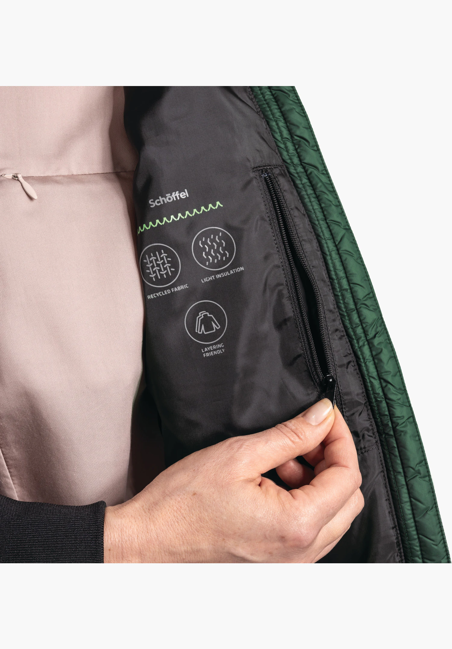 Ins Jacket Style Malkay WMS présente l'intérieur avec une poche zippée, des icônes de fonctionnalités imprimées et l'inscription Schöffel en contraste avec le tissu extérieur vert. Gros plan sur fond blanc/neutre.