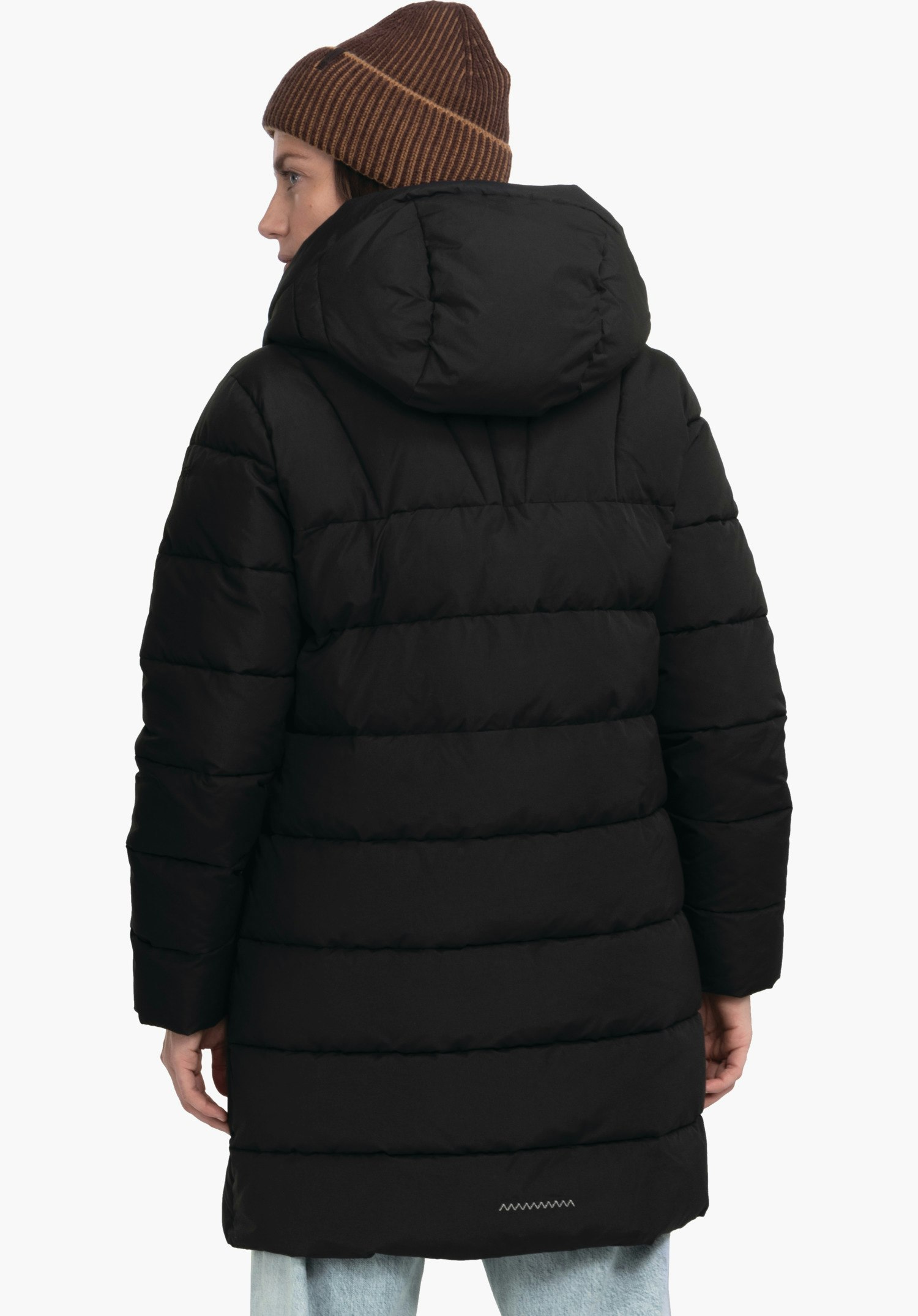Ins Parka Style Boslix WMS black quilted coat worn from the back; hood visible; standing against a light background, wearing light blue jeans.