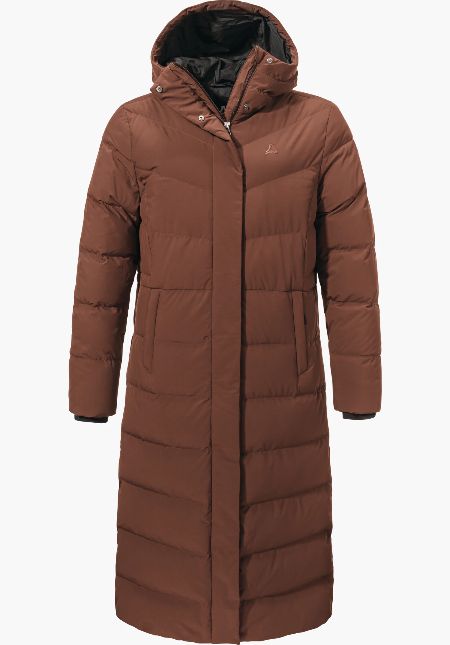 Down Coat Style Vindave WMS Bruine, knielange doorgestikte wintermantel; frontaal gepresenteerd met capuchon en zwarte binnenvoering, verborgen rits, zijzakken en Schöffel-logo op de borst, witte achtergrond.