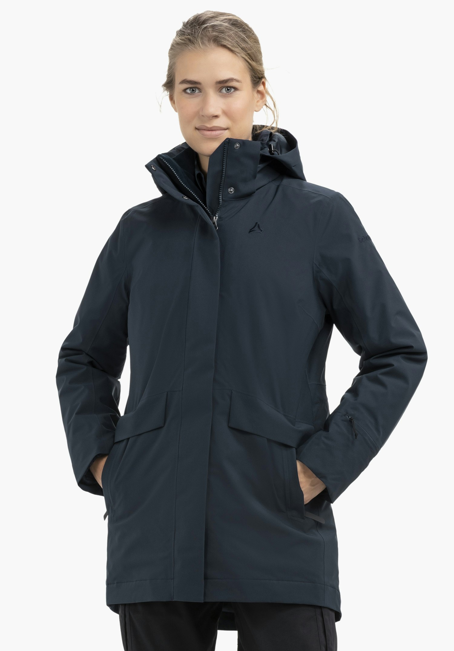 3in1 Parka Style Borkol WMS lichtbruine parka met capuchon en Schöffel-logo op de borst; persoon draagt deze met handen in de zakken en kijkt vooruit tegen een witte achtergrond.