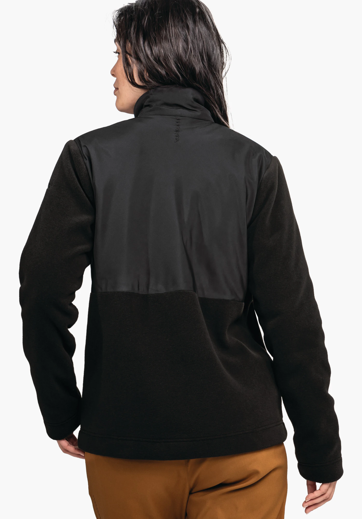 Fleece Jk Style Gregale WMS zwarte fleecejas met glad zwart inzetstuk op de bovenrug, gedragen door een persoon met de rug naar de camera; staand voor een witte achtergrond, broek in donkeroranje zichtbaar.