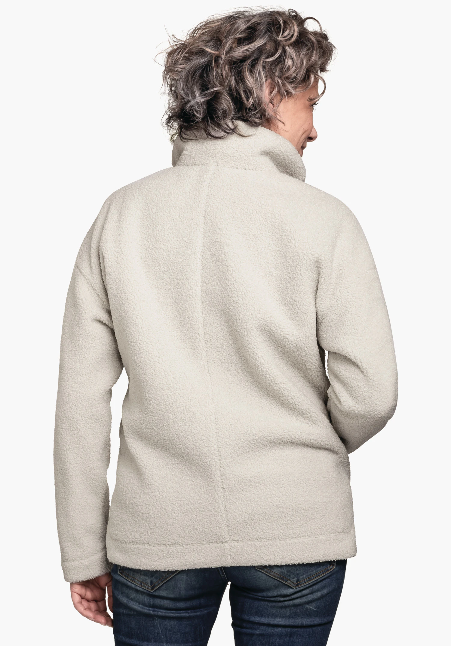 Fleece Jk Style Kalmor WMS off-white fleece jacket worn by a person standing with back to the camera, slightly turned right; high collar; neutral white background, dark blue jeans worn.