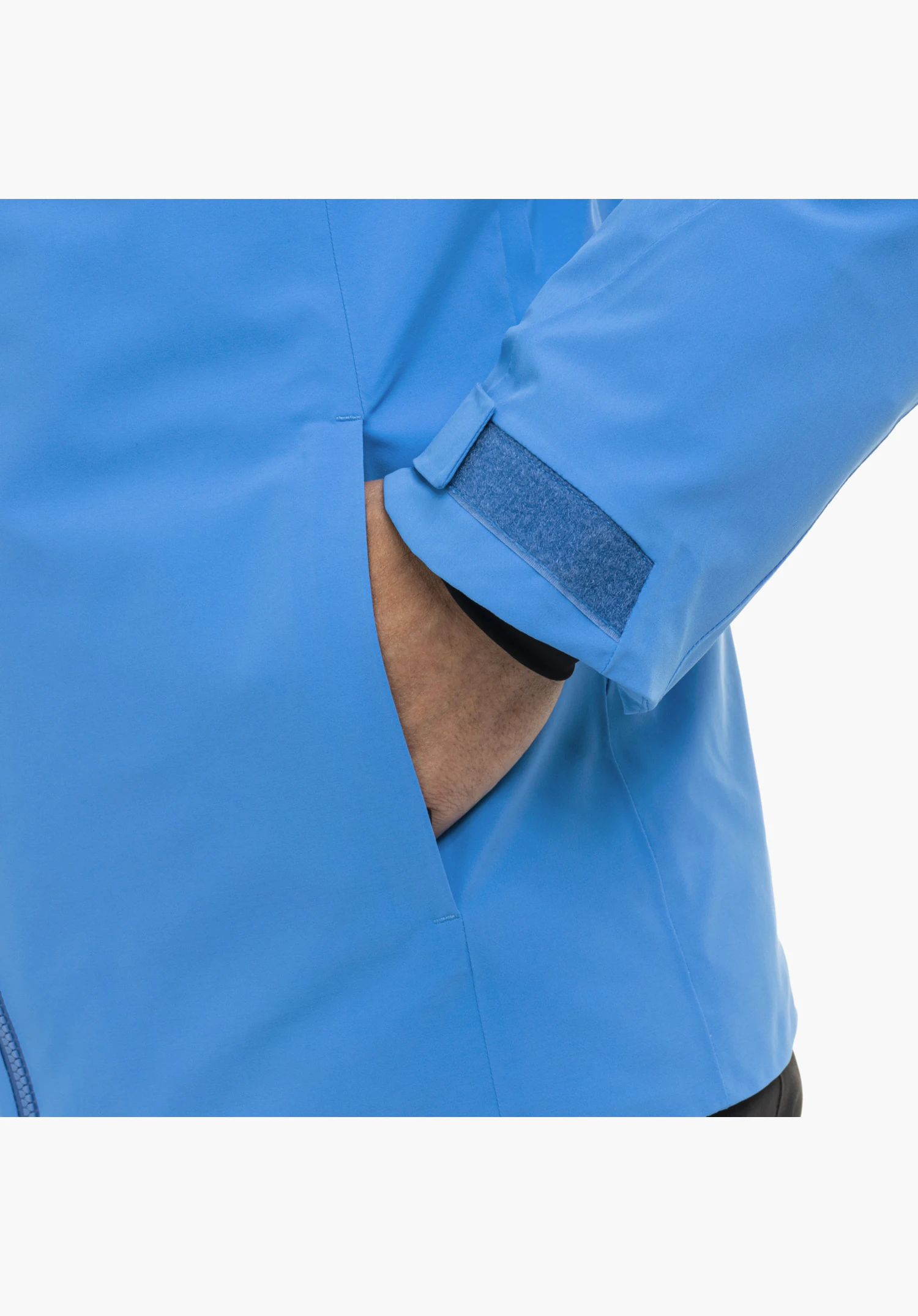 Jacket Style Skuta MNS in blue focusing on the side pocket and the adjustable sleeve cuff with Velcro closure in a close-up against a white background.