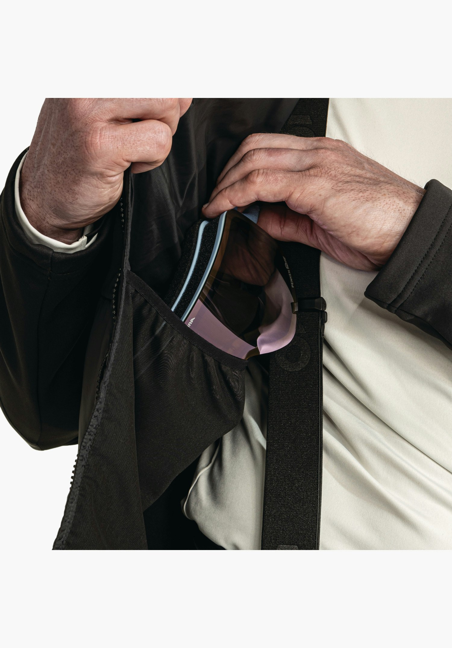 Ins Jacket Style Pontre MNS features the practical mesh inner pocket within the black lining, holding ski goggles, alongside functional strap details. Close-up against a white/neutral background.