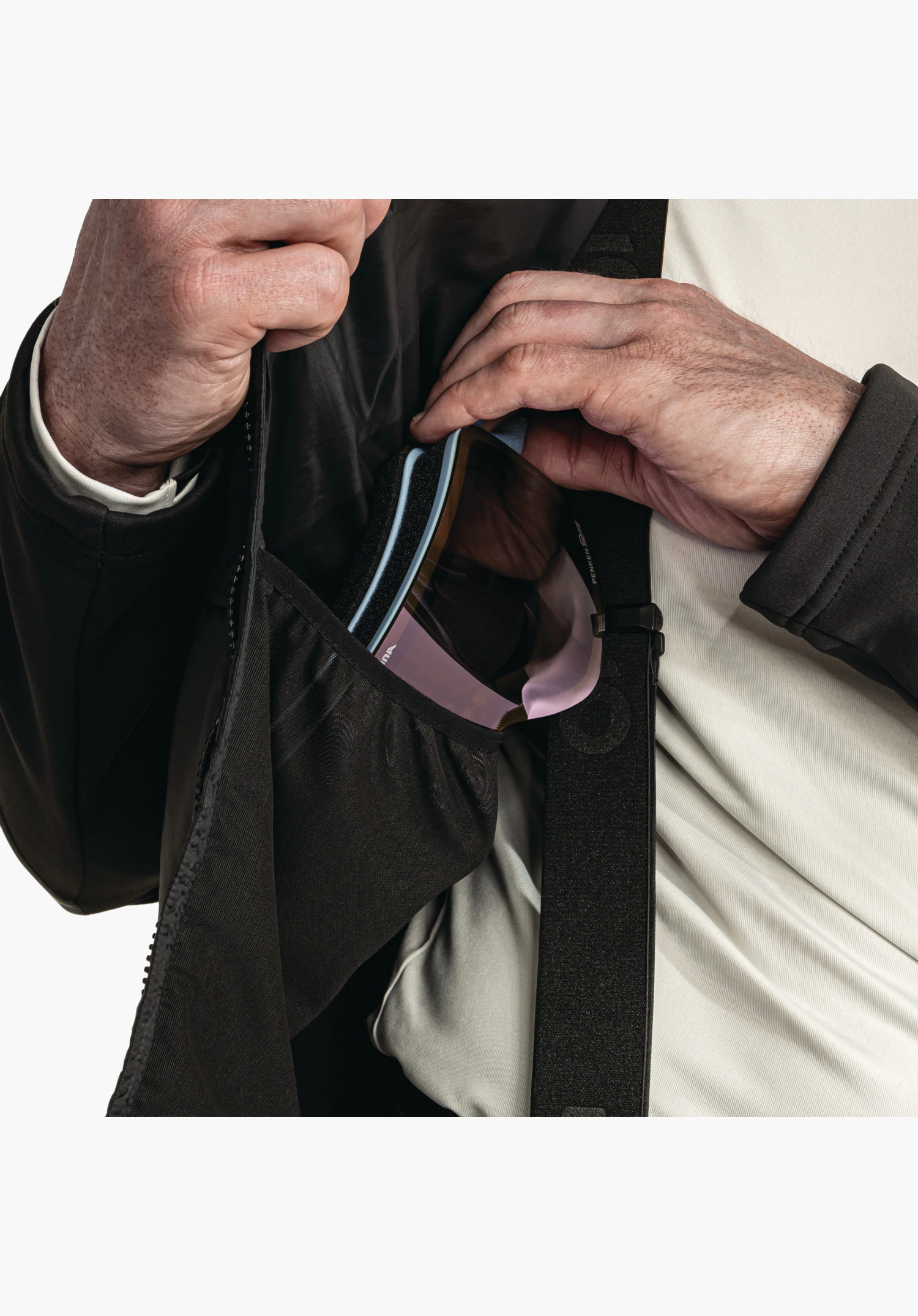 Ins Jacket Style Pontre MNS features the practical mesh inner pocket within the black lining, holding ski goggles, alongside functional strap details. Close-up against a white/neutral background.