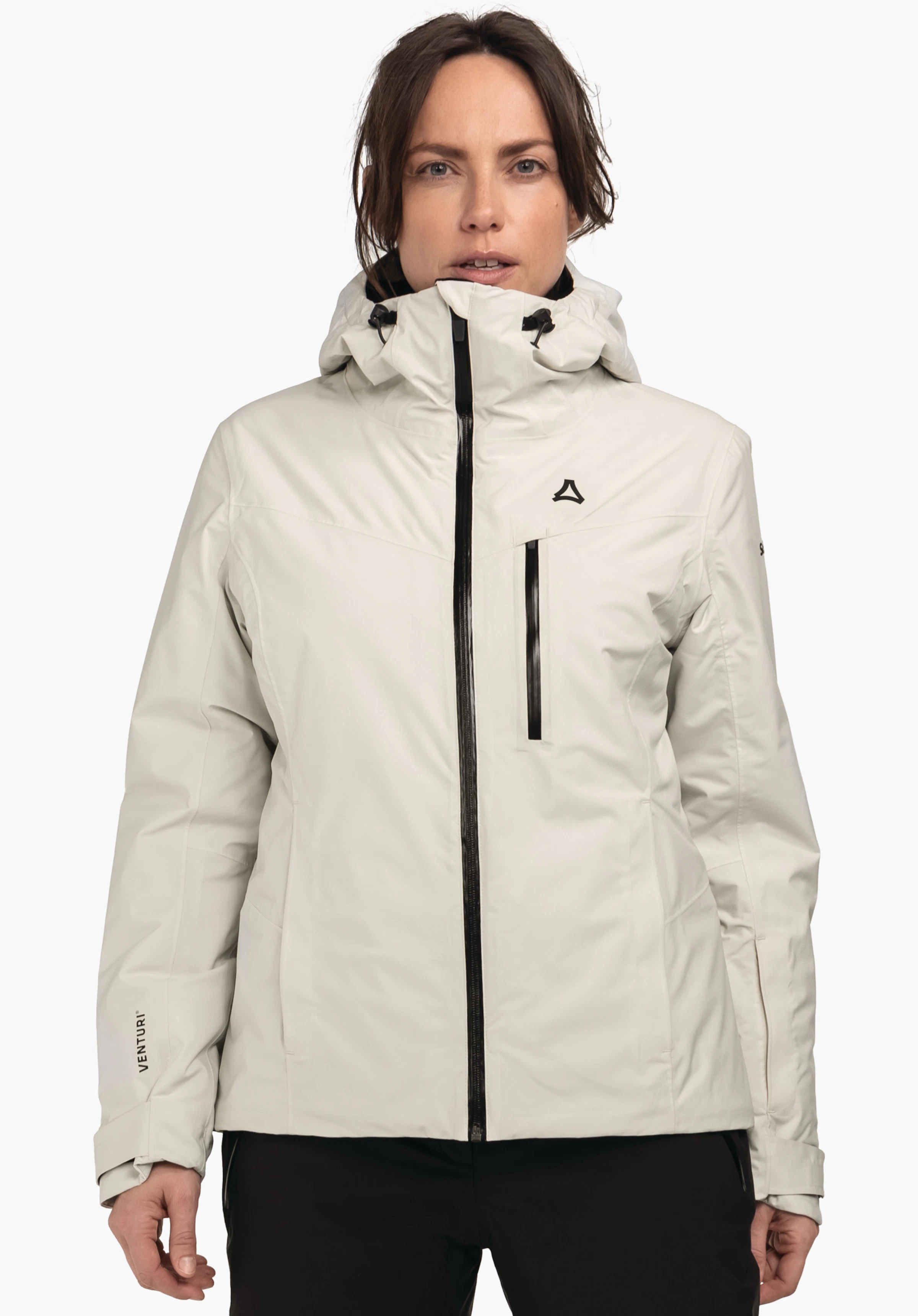 Jacket Style Nollen WMS lichtwitte jas met Schöffel-logo, zwarte ritssluitingen, frontaal gedragen door een vrouw, capuchon omhoog; neutrale lichtgrijze achtergrond. Tekst: VENTURI