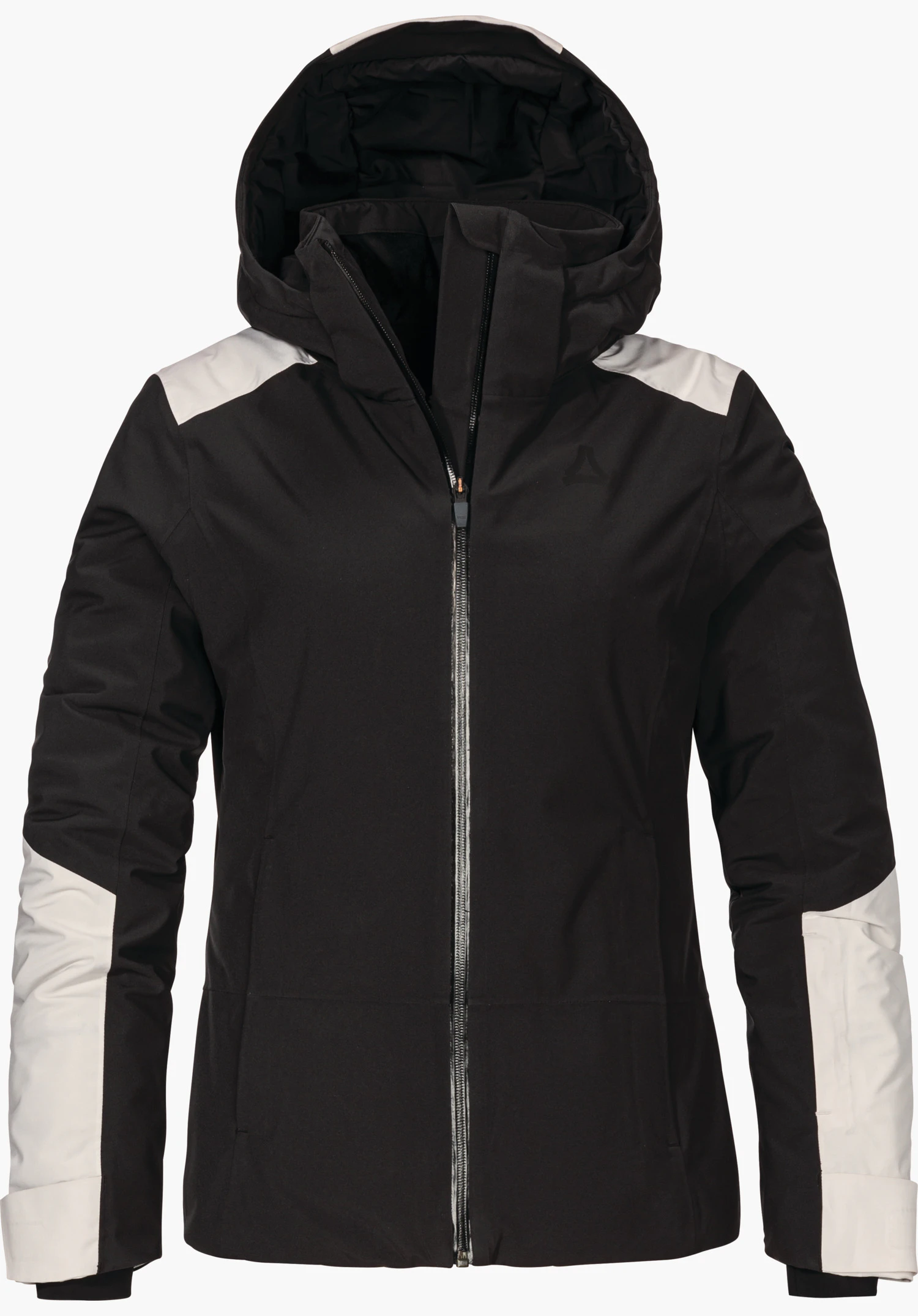 Jacket Style Zandwel WMS veste de ski noire à capuche, présentée de face debout et fermée, fermeture éclair centrale, empiècements blancs aux épaules et bras, logo Schöffel sur la poitrine; détourée sur fond blanc.