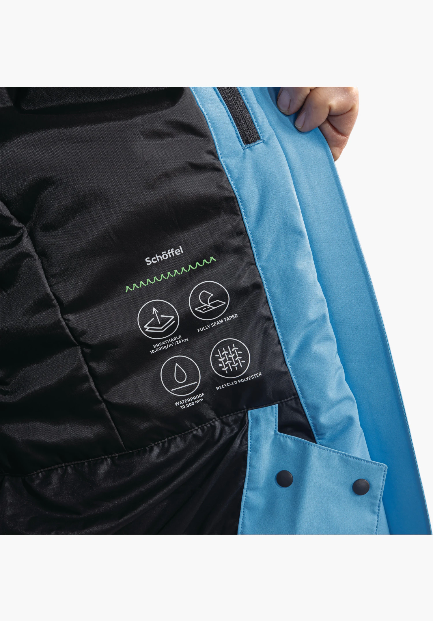 Jacket Style Trifex WMS montre la doublure intérieure noire avec le logo Schöffel et les icônes techniques concernant la colonne d'eau et les propriétés du matériau à côté de l'intérieur bleu, en gros plan sur fond neutre.
