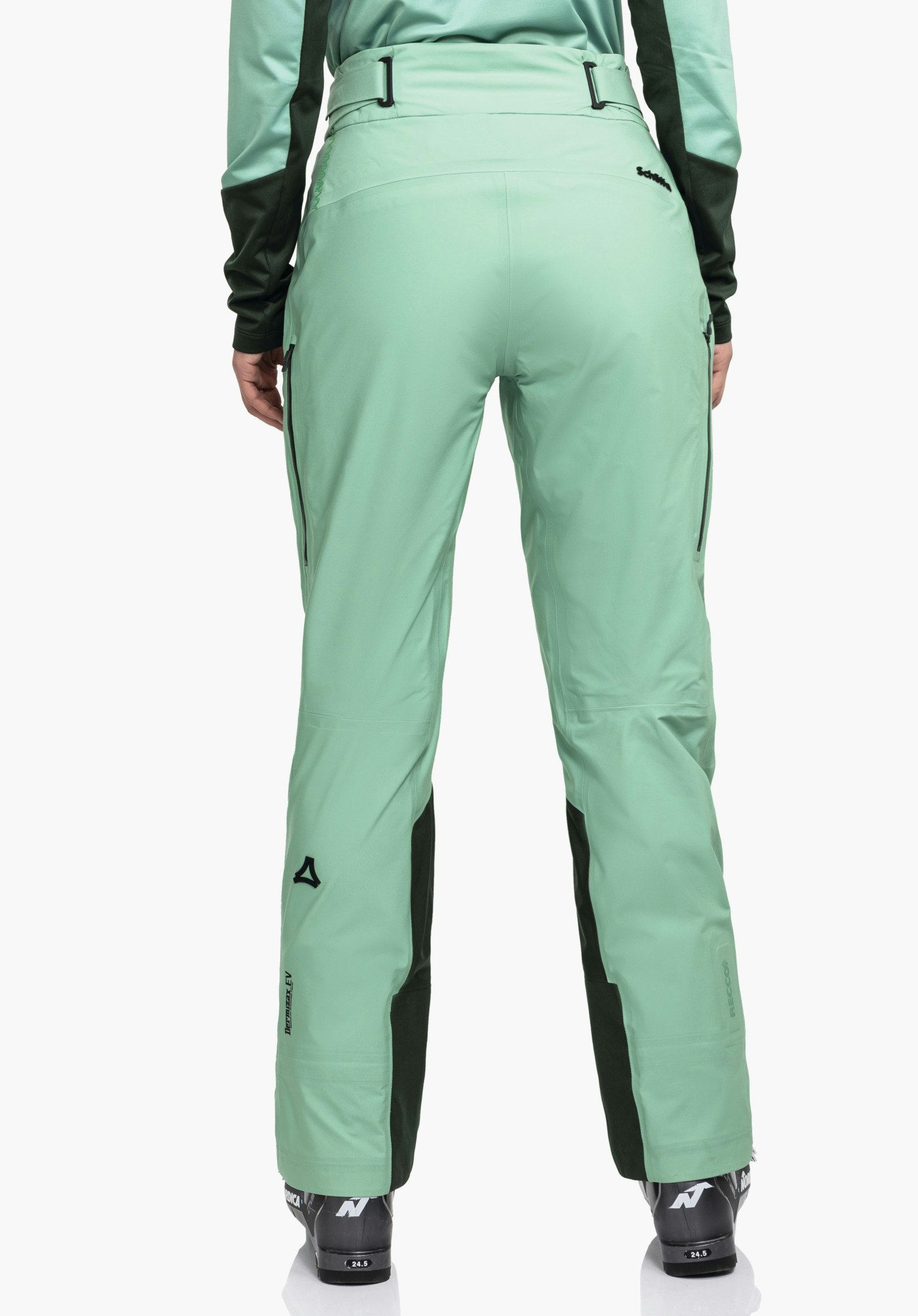 Pants Style Lufeld WMS Skihose hellgrün; wird von Person stehend von hinten getragen; Studiohintergrund weiß; dunkleinsatz dunkelgrün an Innenbeinen; Schöffel-Logo am Unterschenkel. Text: "Schöffel", "RECCO", "24.5".