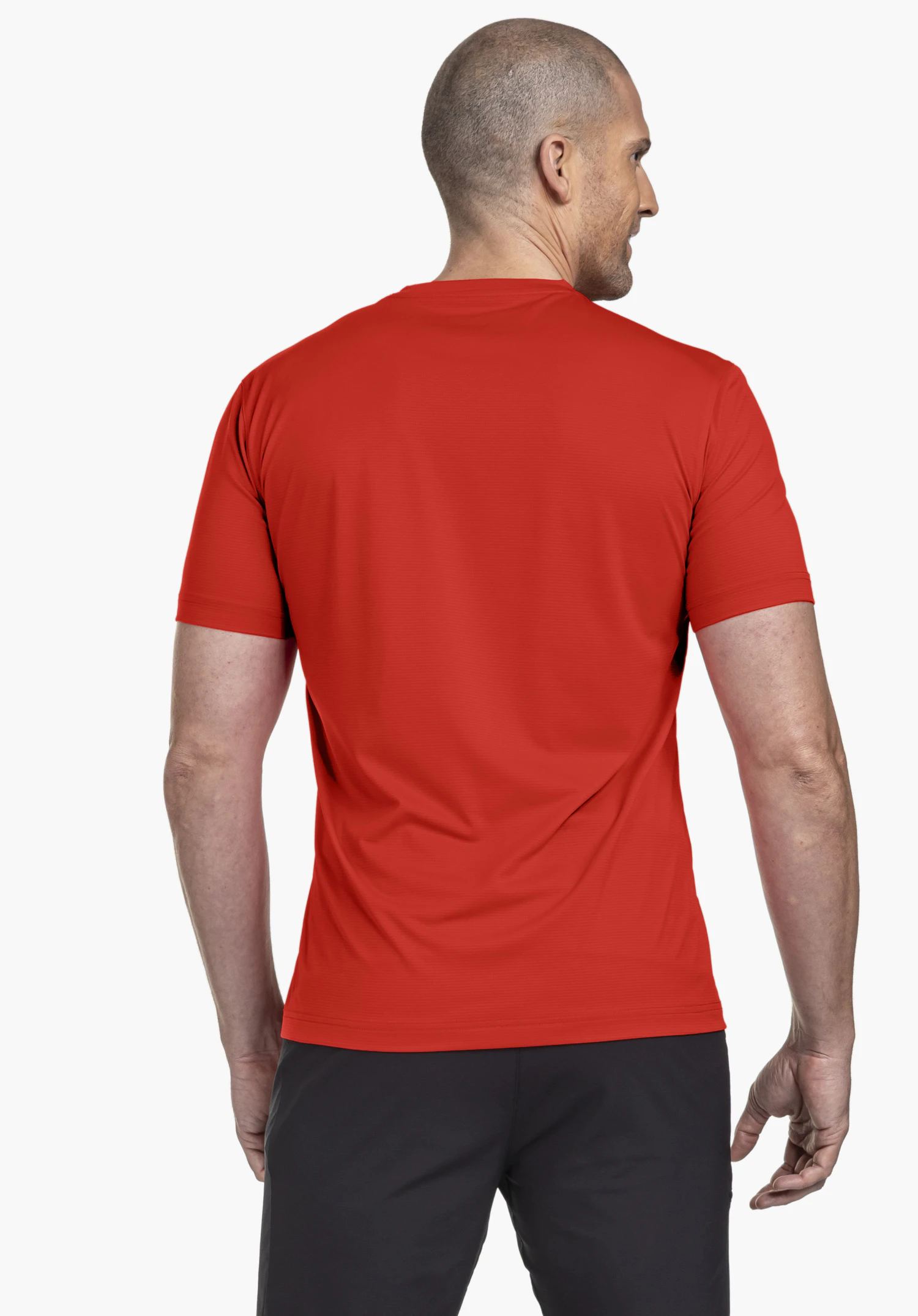 T Shirt Style Chipoma MEN in feloranje, getoond vanaf de achterkant tegen een neutrale achtergrond. De focus ligt op de comfortabele pasvorm en het strakke design van dit technische shirt.