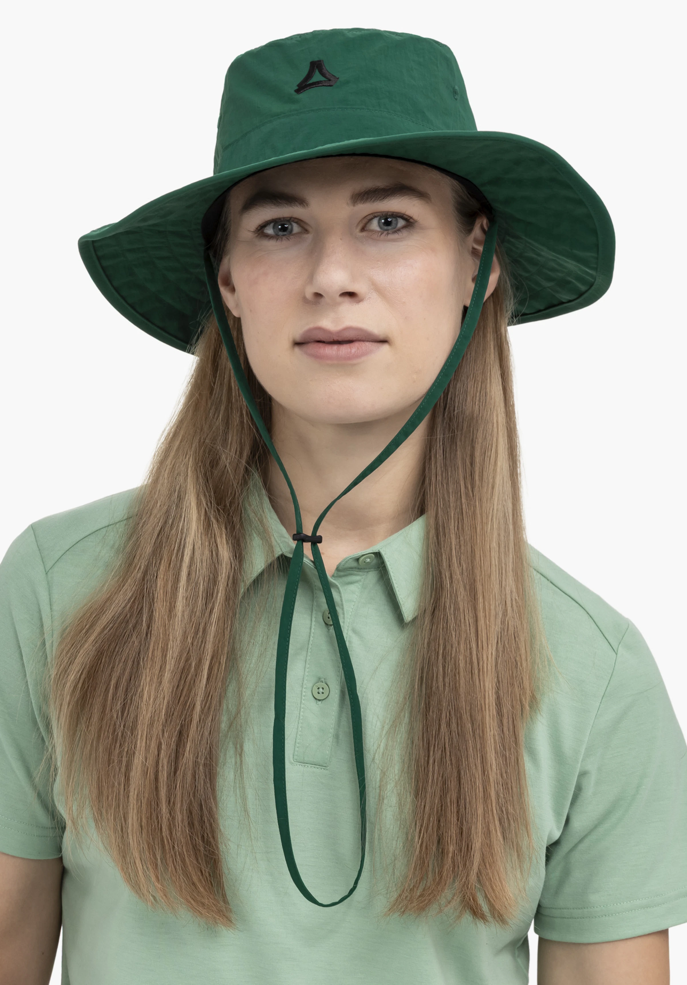 Hat Style Fraydo UNI. The model faces the camera in a frontal view, wearing the green hat with a chin strap and black Schöffel logo on the front against a neutral background.