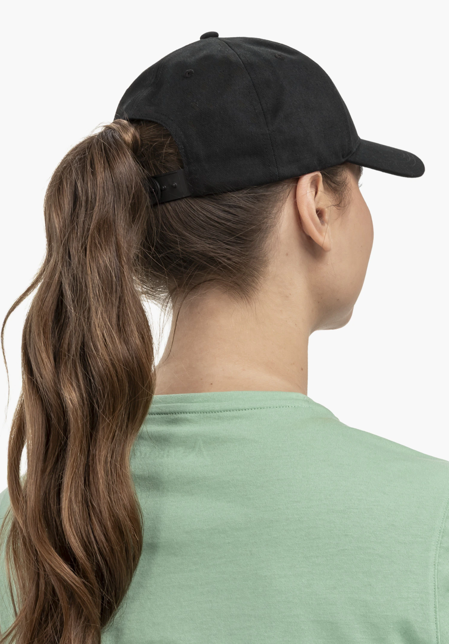 Cap Style Collada UNI in black, worn by a model seen from a back-profile angle. The cap fits perfectly, presented against a neutral background.