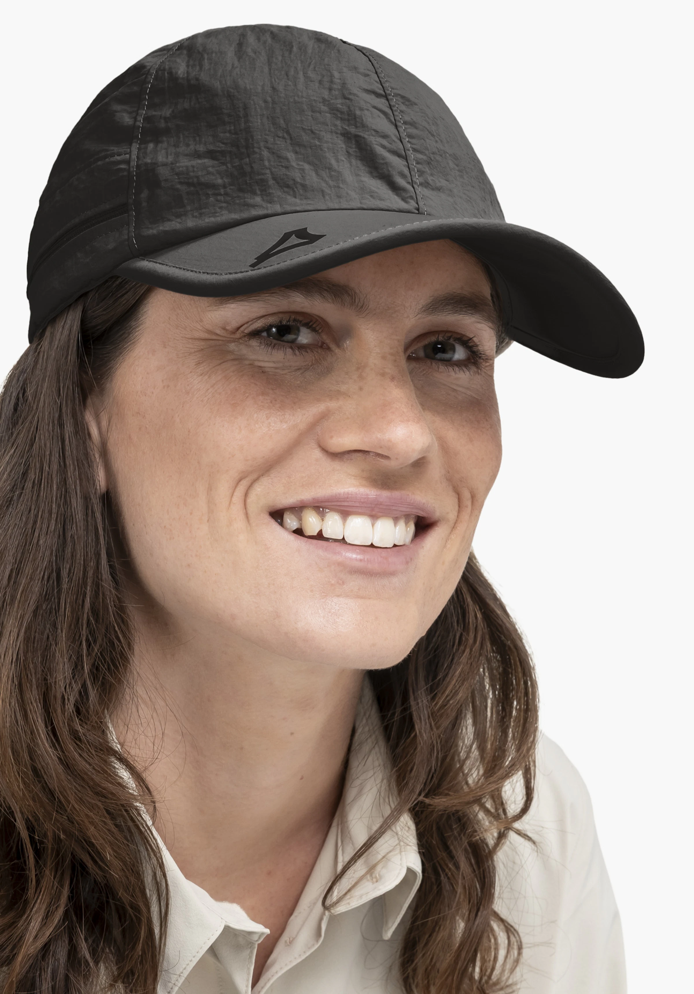 Cap Style Dalfoss UNI on a female model. She wears the grey cap in a close-up portrait, smiling and looking slightly to the side, with the Schöffel-Logo visible on the peak. Presented against a neutral background.