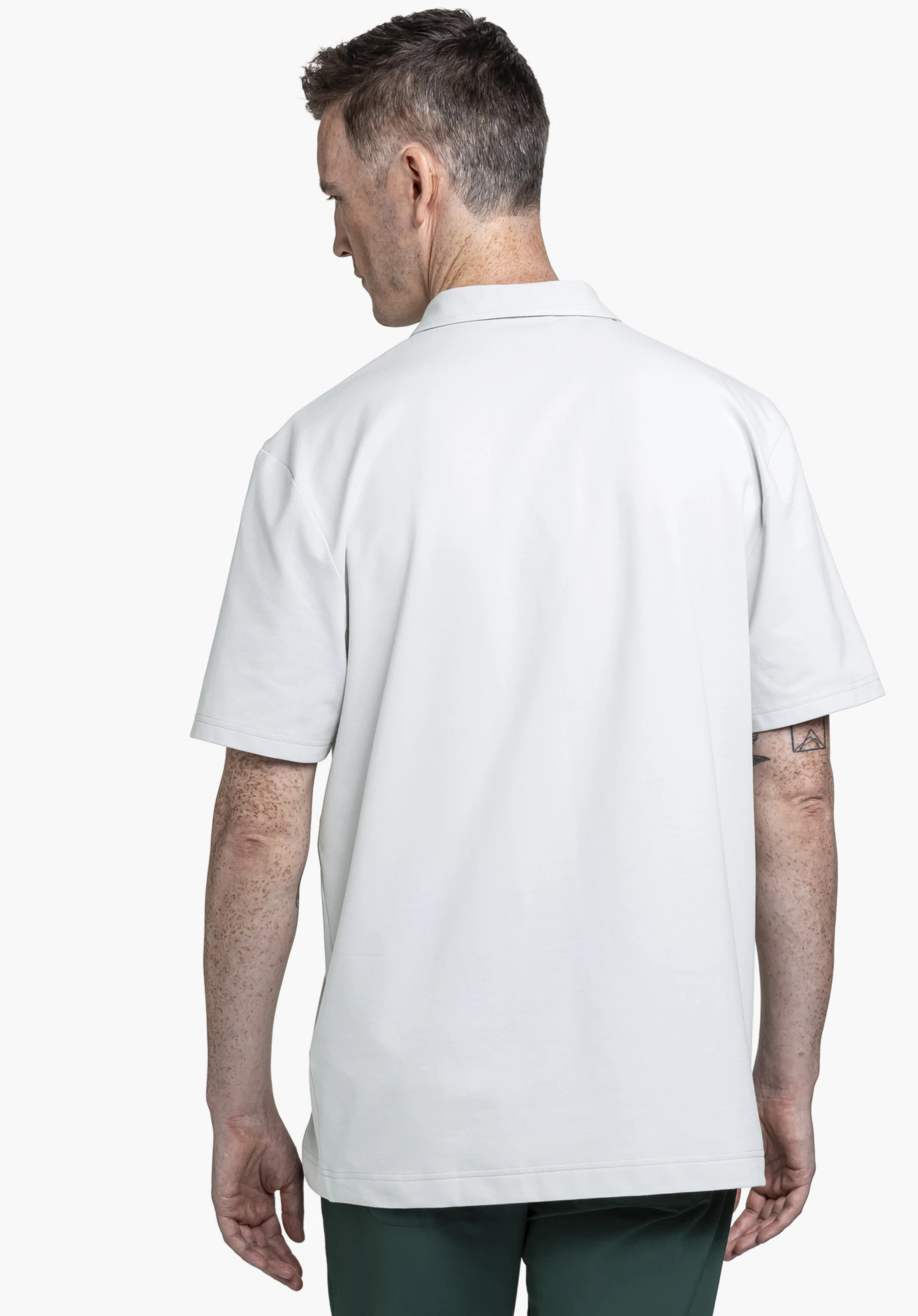 Polo Shirt Style Serenio MEN in grey, shown from a rear view on a model against a neutral background.