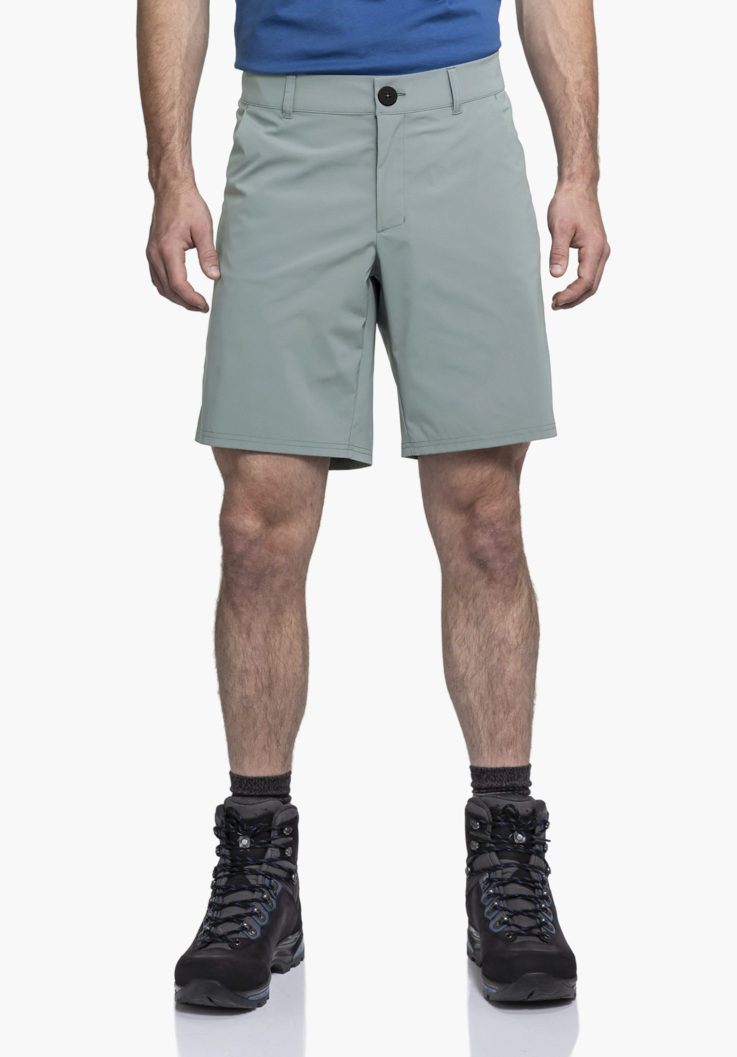 CIRC Shorts Style Smue MEN: A male model wears the shorts in grey against a neutral background. The shot captures a frontal view, highlighting the functional fit of the garment. The subtle Schöffel logo completes the sporty design.