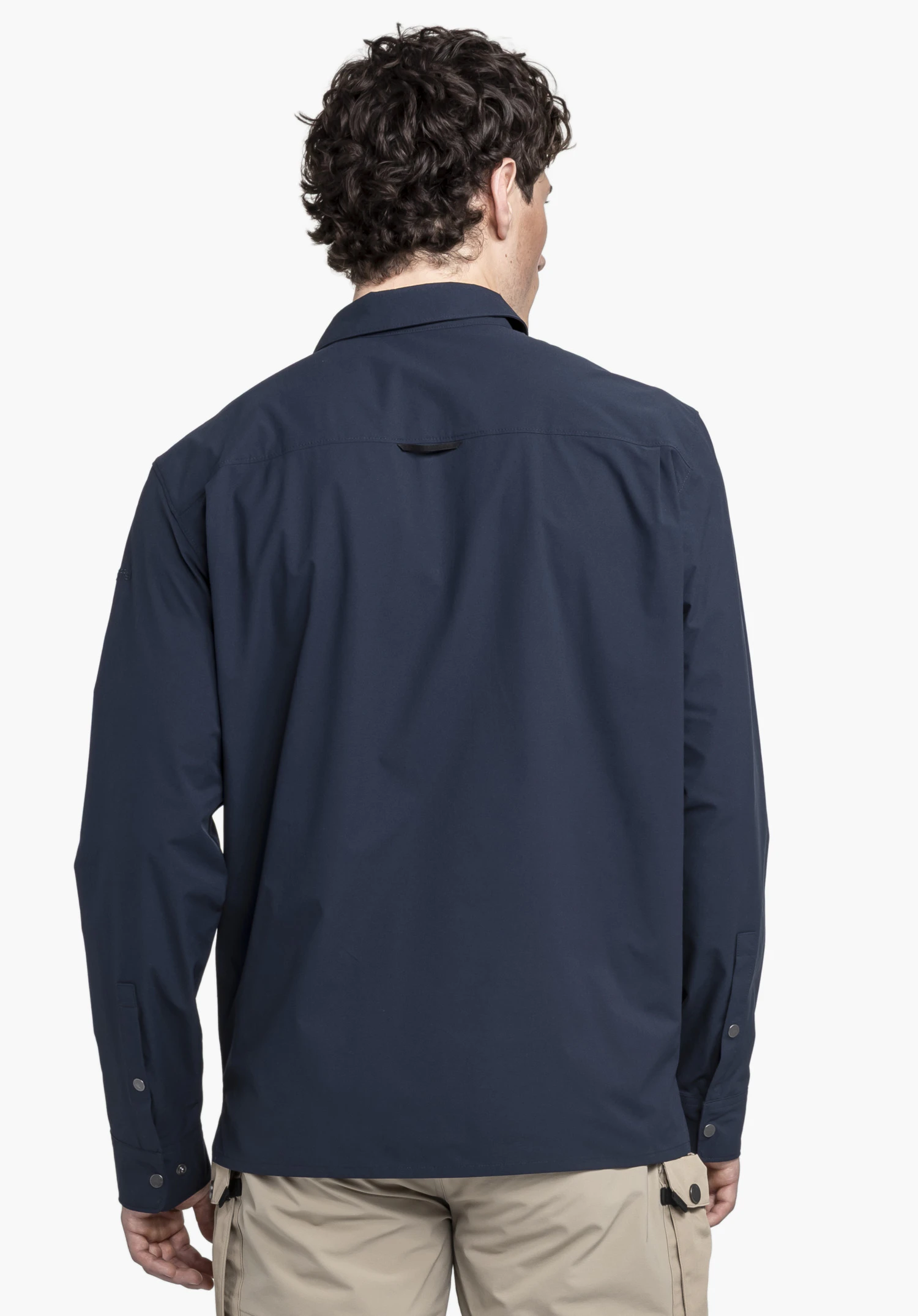 Shirt Style Maghera MEN en bleu présenté de dos sur un fond neutre avec un logo Schöffel discret sur la manche.