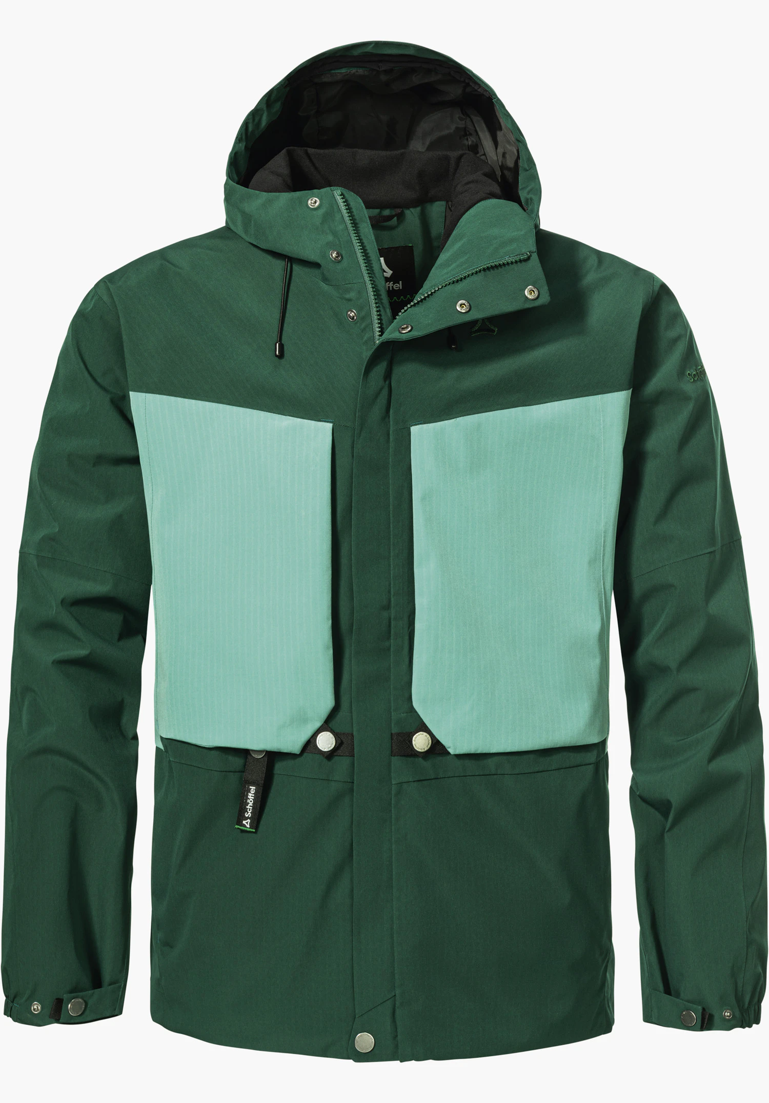 2L Jacket Style Maghera MEN in der Farbe Grün mit abgesetzten, hellgrünen Brusttaschen und sichtbarem Schöffel-Logo an den Details, freigestellt vor weißem Hintergrund.