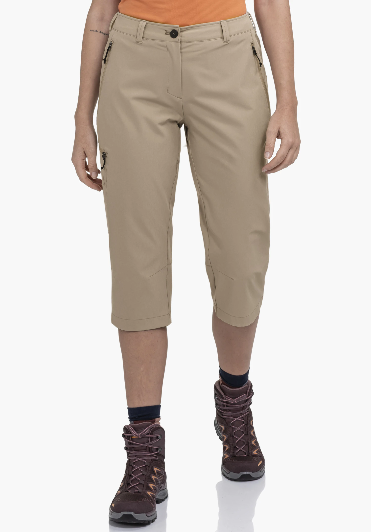 Pants Style Chavuma WMN worn by a model in the beige trousers, standing frontally against a neutral background.