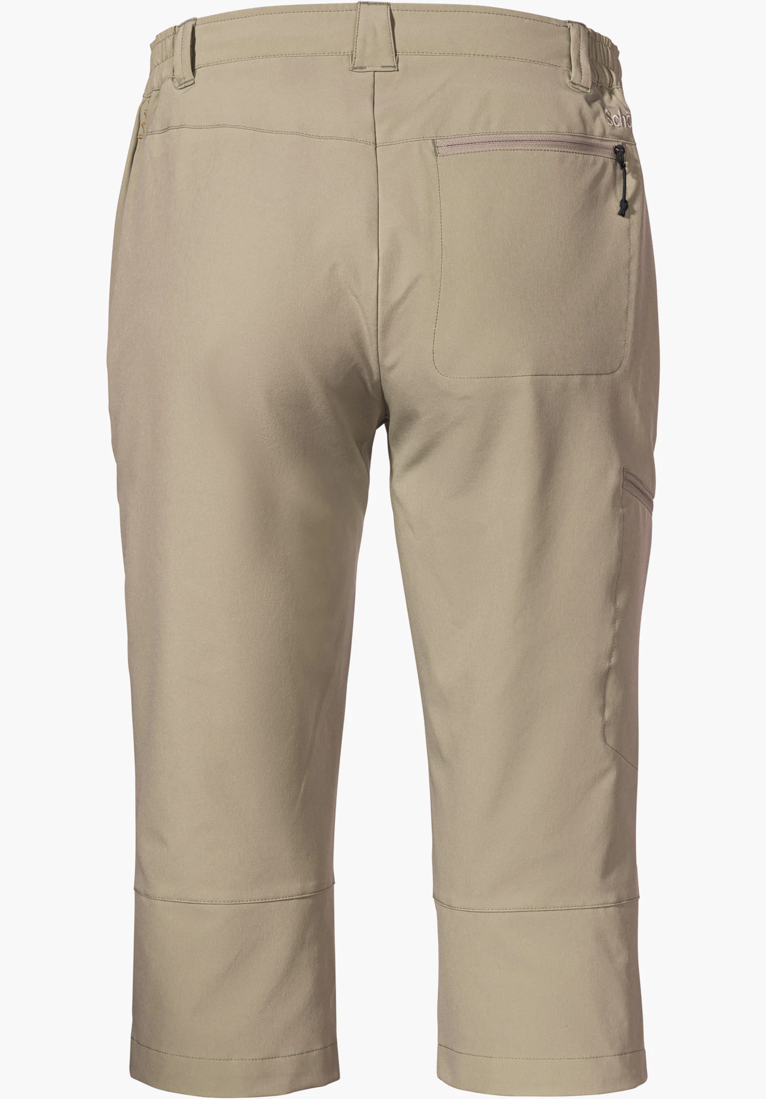 Pants Style Chavuma WMN als beigefarbene Hose in der Rückansicht mit einer Reißverschluss-Gesäßtasche und dem Schöffel-Logo am rechten Bund, freigestellt vor weißem Hintergrund.