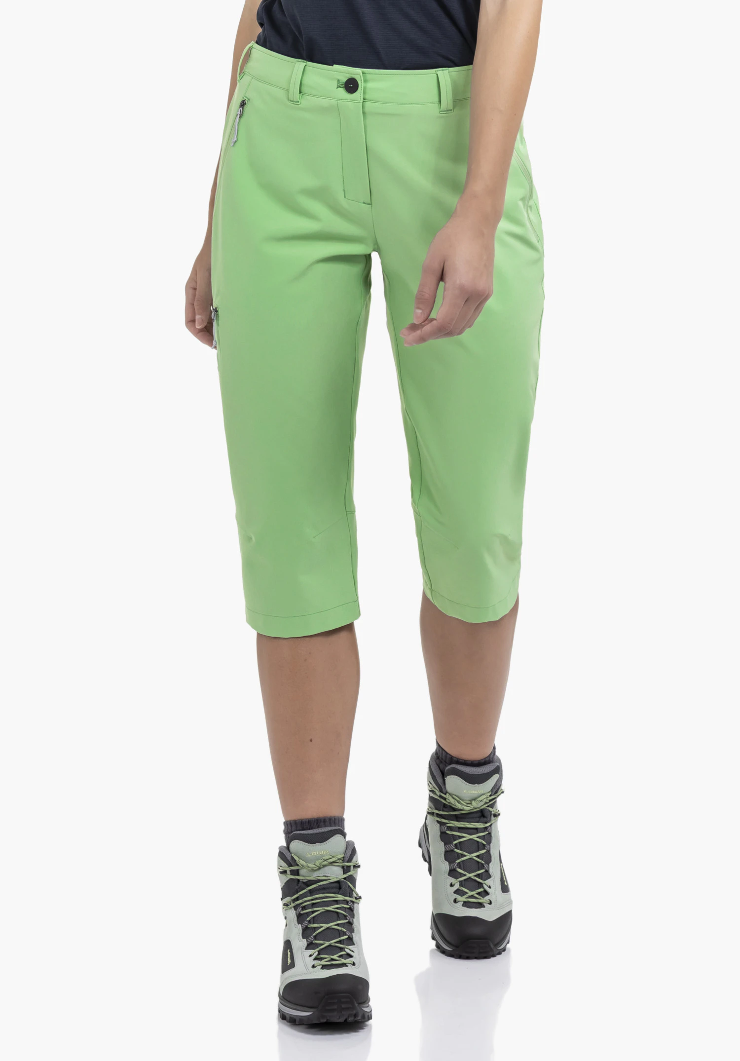 Pants Style Chavuma WMN. The model is standing facing forwards, presenting the green trousers against a neutral background.