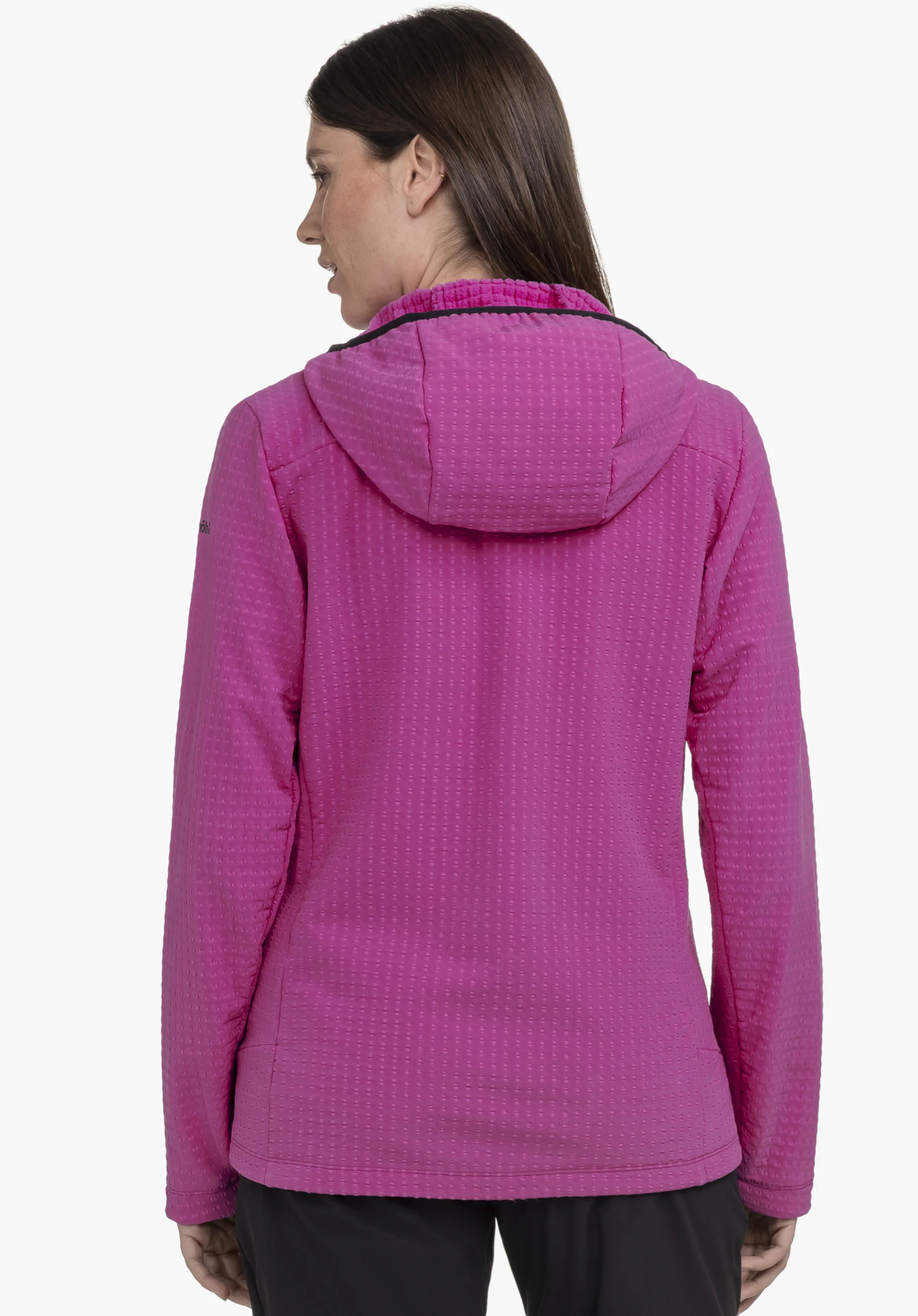 Fleece Hoody Style Enixa WMN in Pink, Rückenansicht an einem Model vor neutralem Hintergrund mit Schöffel-Logo am Ärmel.