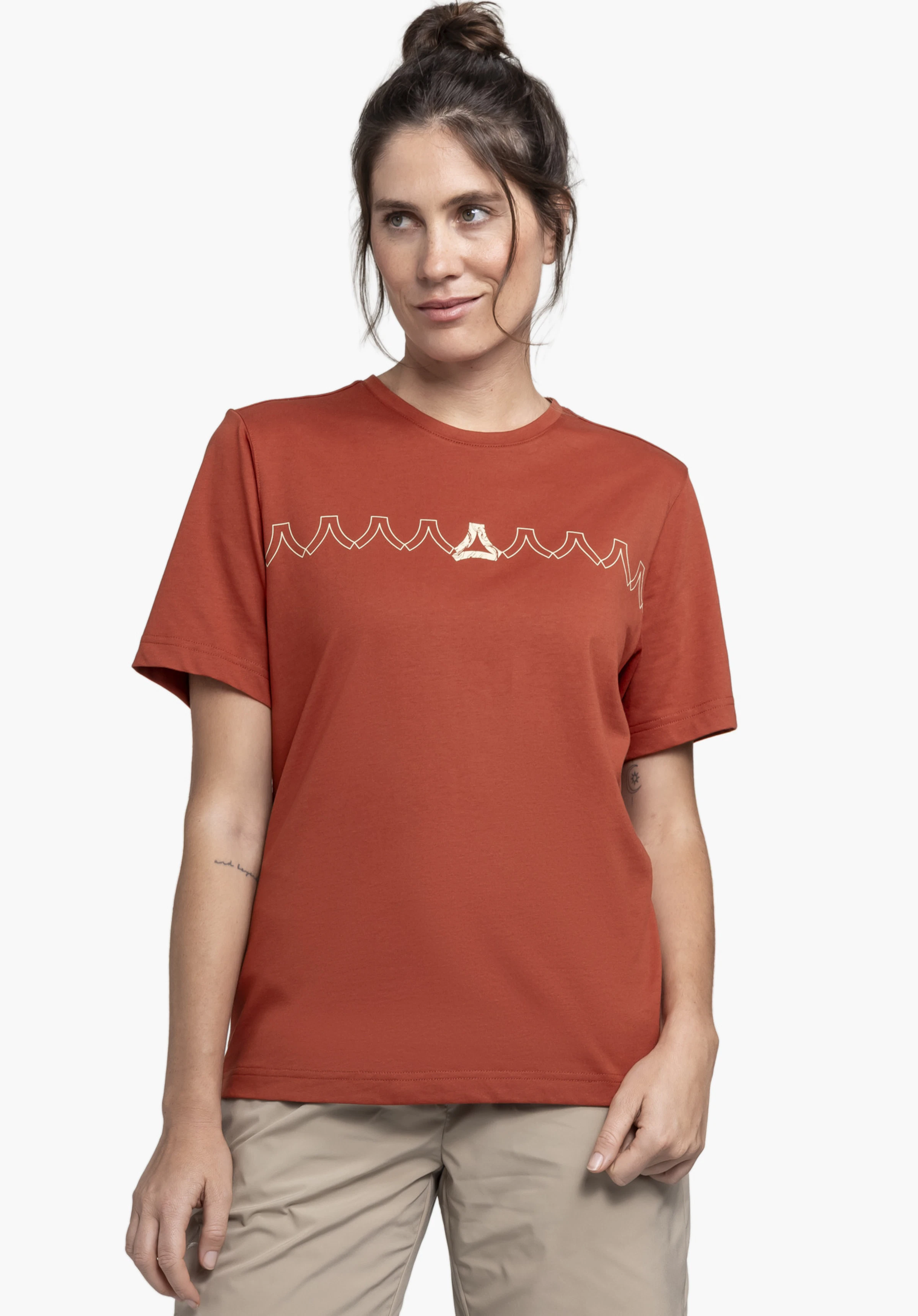 T Shirt Style Elmori WMN in red, worn by a model standing facing forwards and looking to the side, against a neutral background.