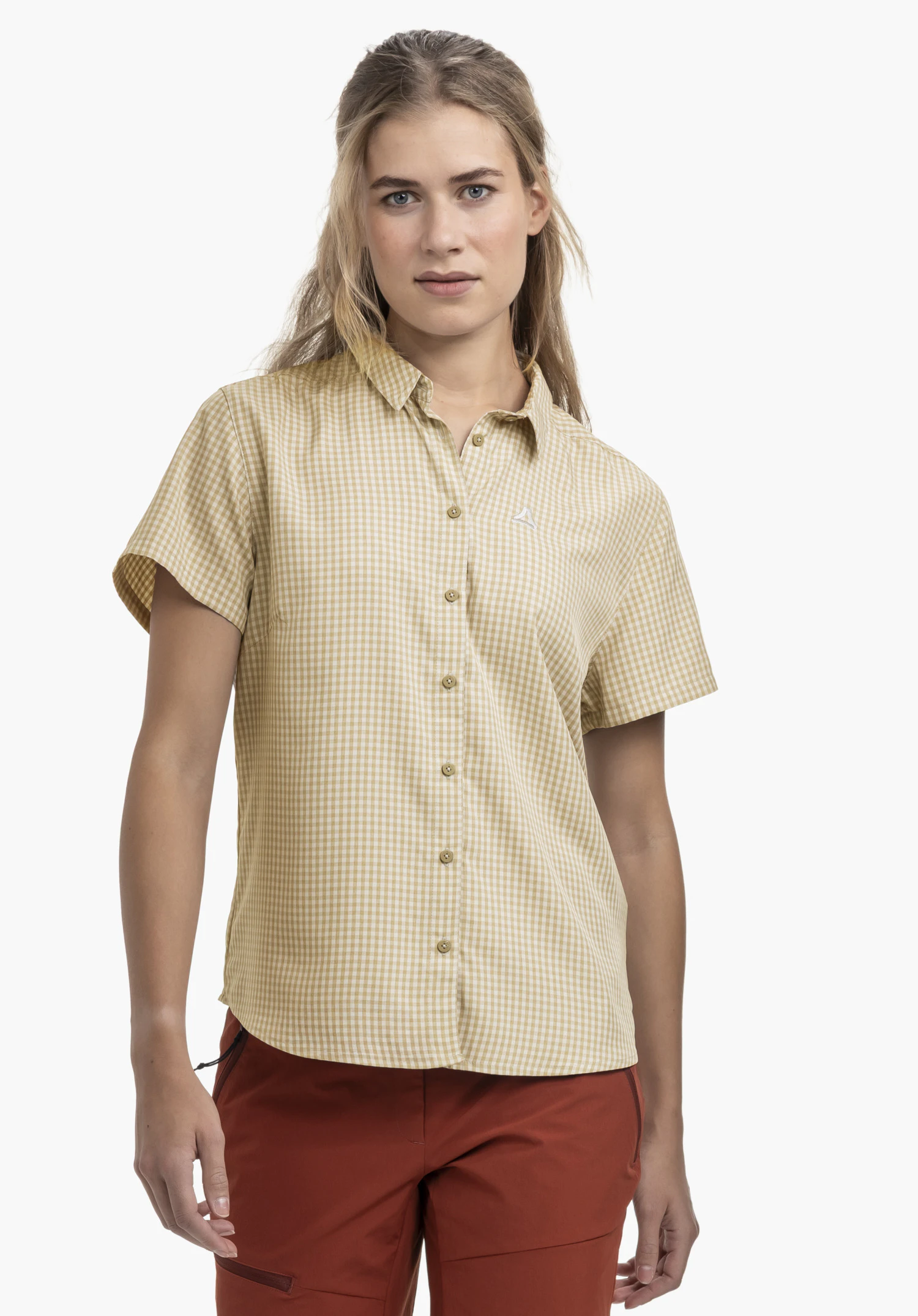 CIRC Blouse Style Dalfoss WMN in the colour natur. A model is wearing the short-sleeved, chequered blouse and stands facing forward in front of a neutral background. The Schöffel logo is visible on the left chest.
