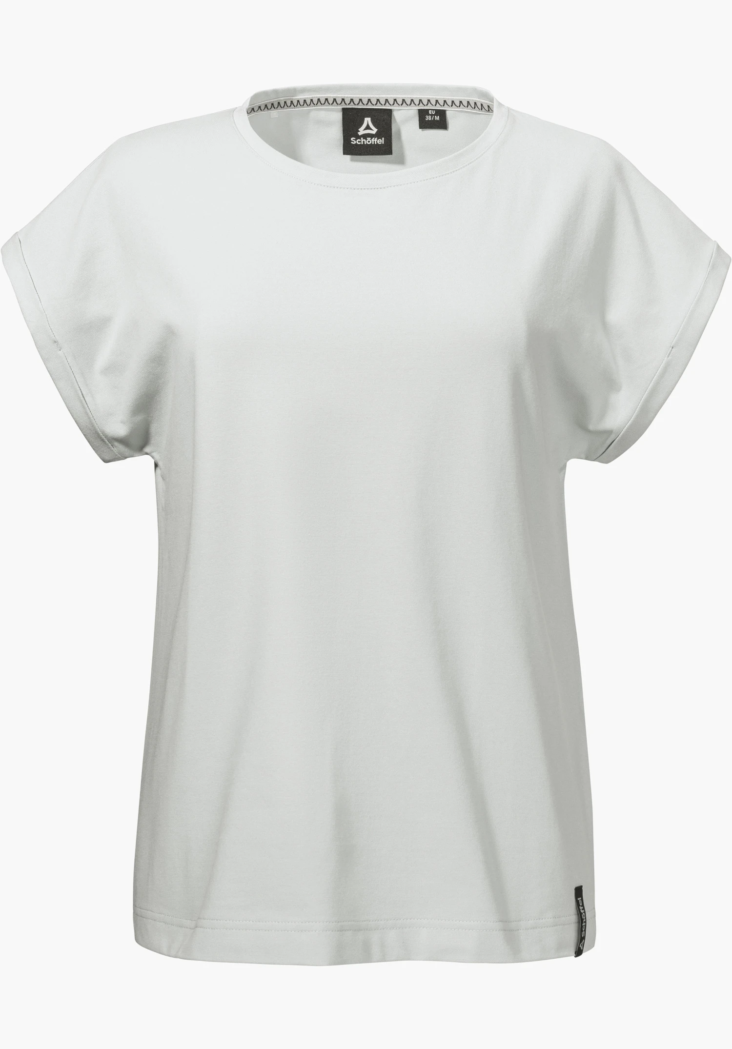 T Shirt Style Serenio WMN se concentrant sur le tissu gris au niveau de l'encolure ronde, révélant l'étiquette intérieure cousue avec le Schöffel-Logo et une bande au design zigzag marquante à l'intérieur du col. Gros plan sur un fond blanc/neutre.