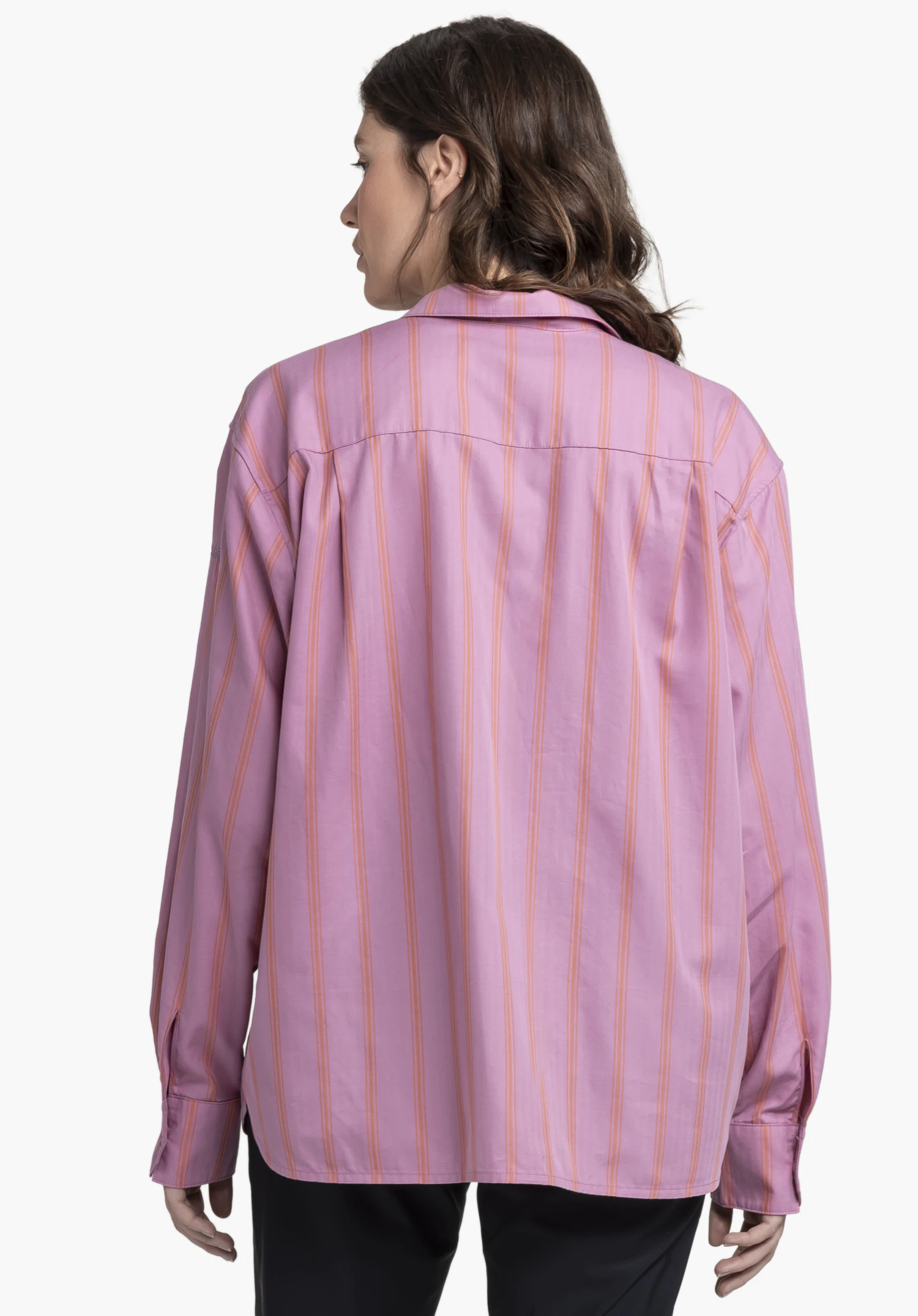 Blouse Style Chanduy WMN de couleur rose vue de dos sur un fond neutre, avec le logo Schöffel visible sur la manche.