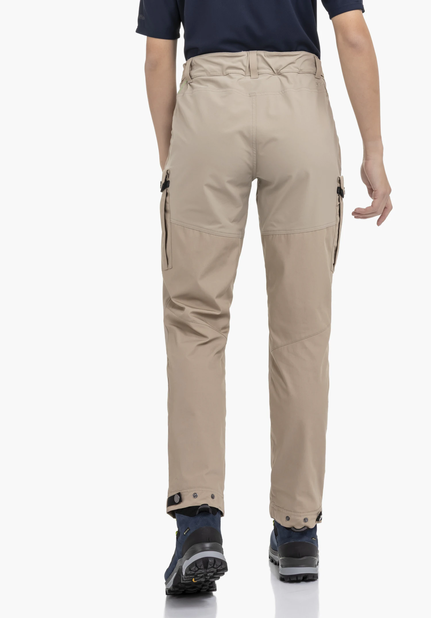 Pants Style Maghera WMN en beige vue de dos sur un fond neutre, avec le logo Schöffel discrètement visible à la taille.
