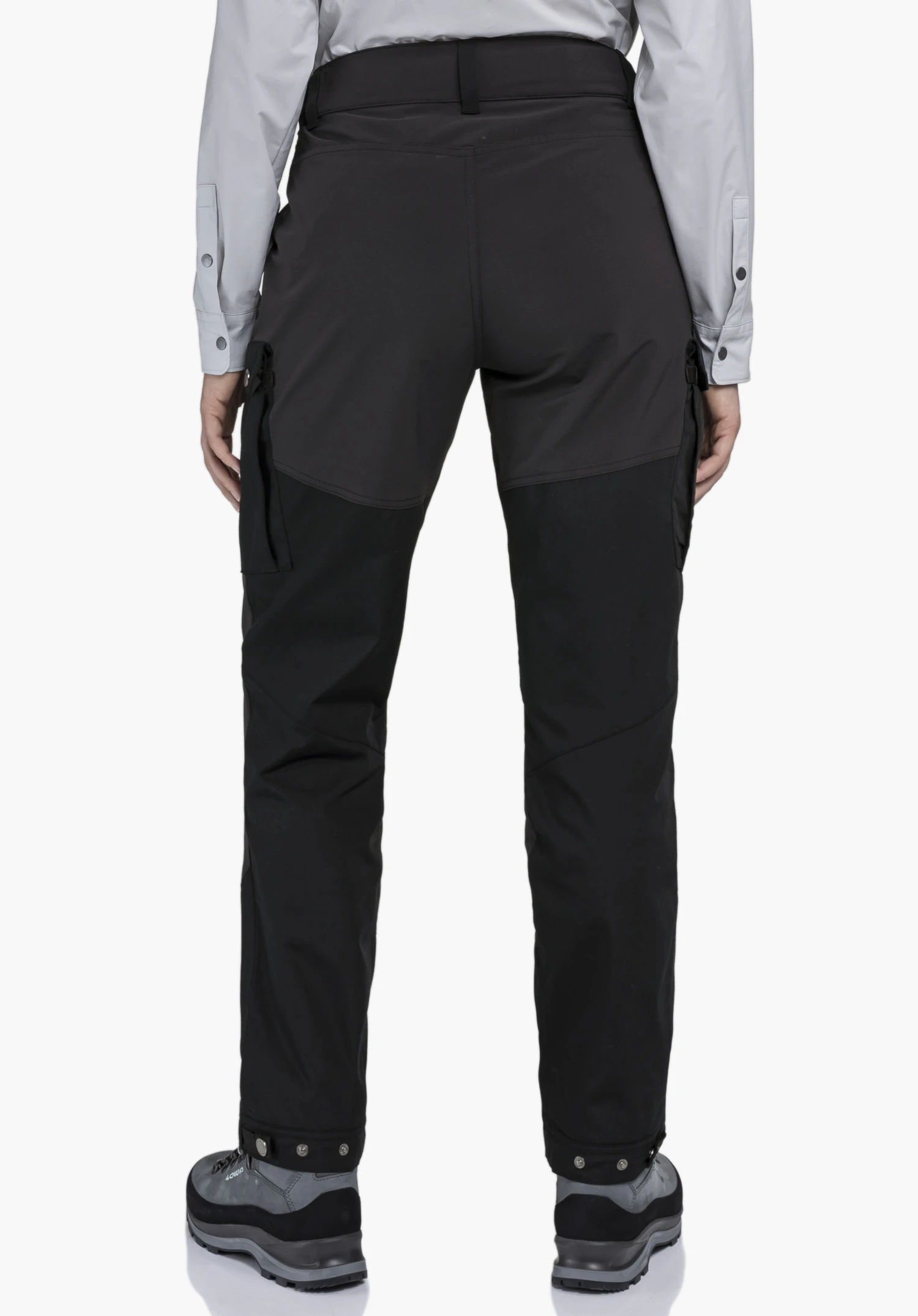 Pants Style Maghera WMN en vue de dos en noir sur un mannequin devant un fond neutre.