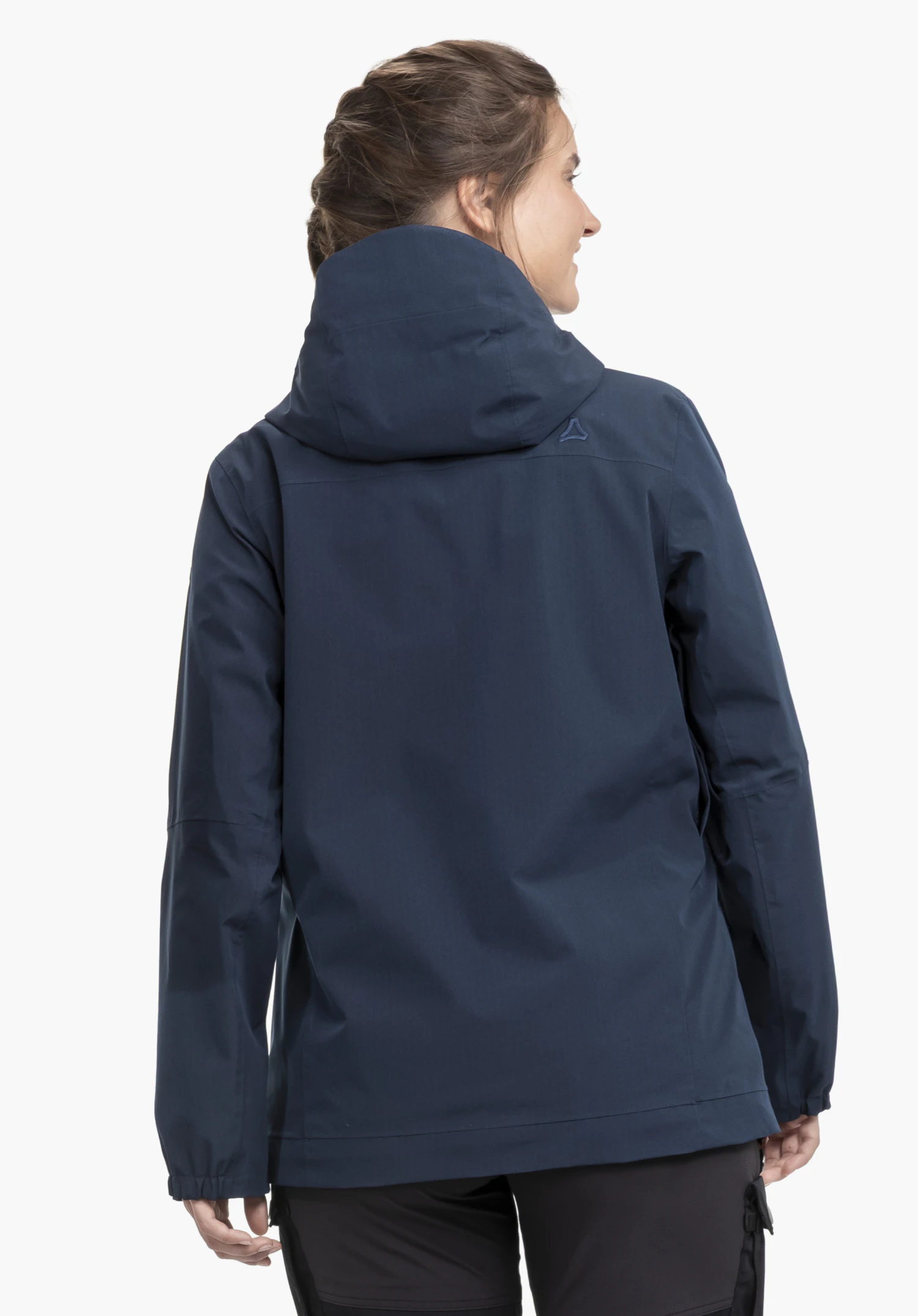 2L Jacket Style Maghera WMN en bleu vue de dos sur un mannequin devant un fond neutre avec le logo Schöffel visible sur l'épaule droite.