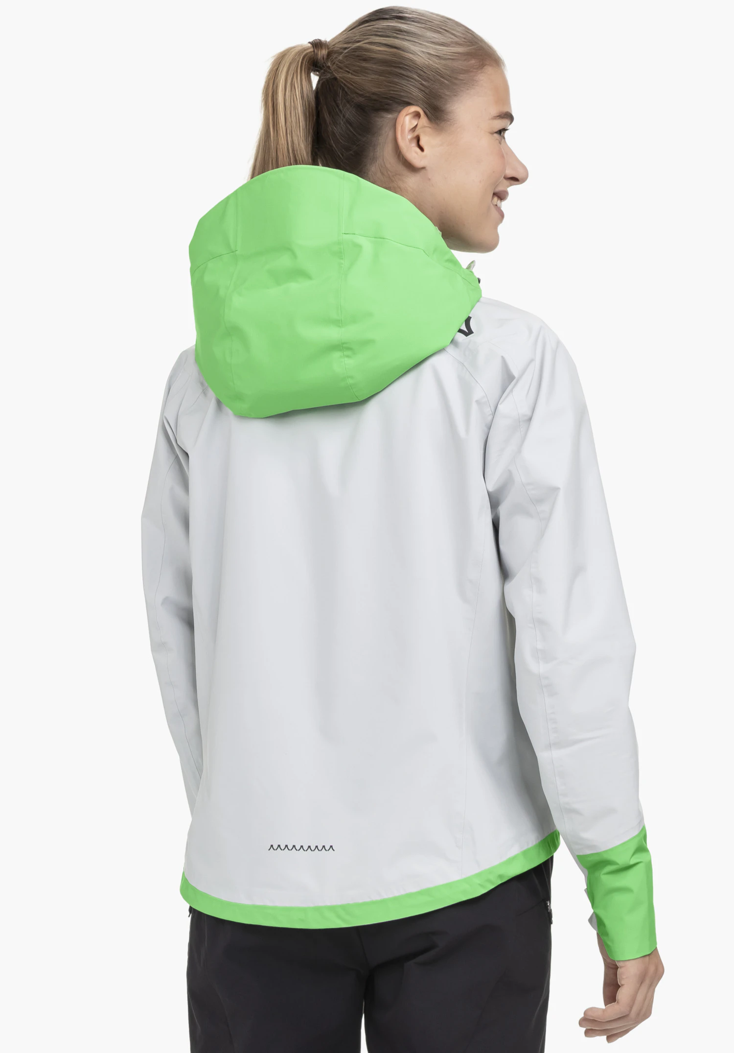 2.5L Jacket Style Tajiva WMN en gris, vue de dos sur un mannequin devant un fond neutre, montrant la capuche verte et le logo Schöffel sur l'épaule.
