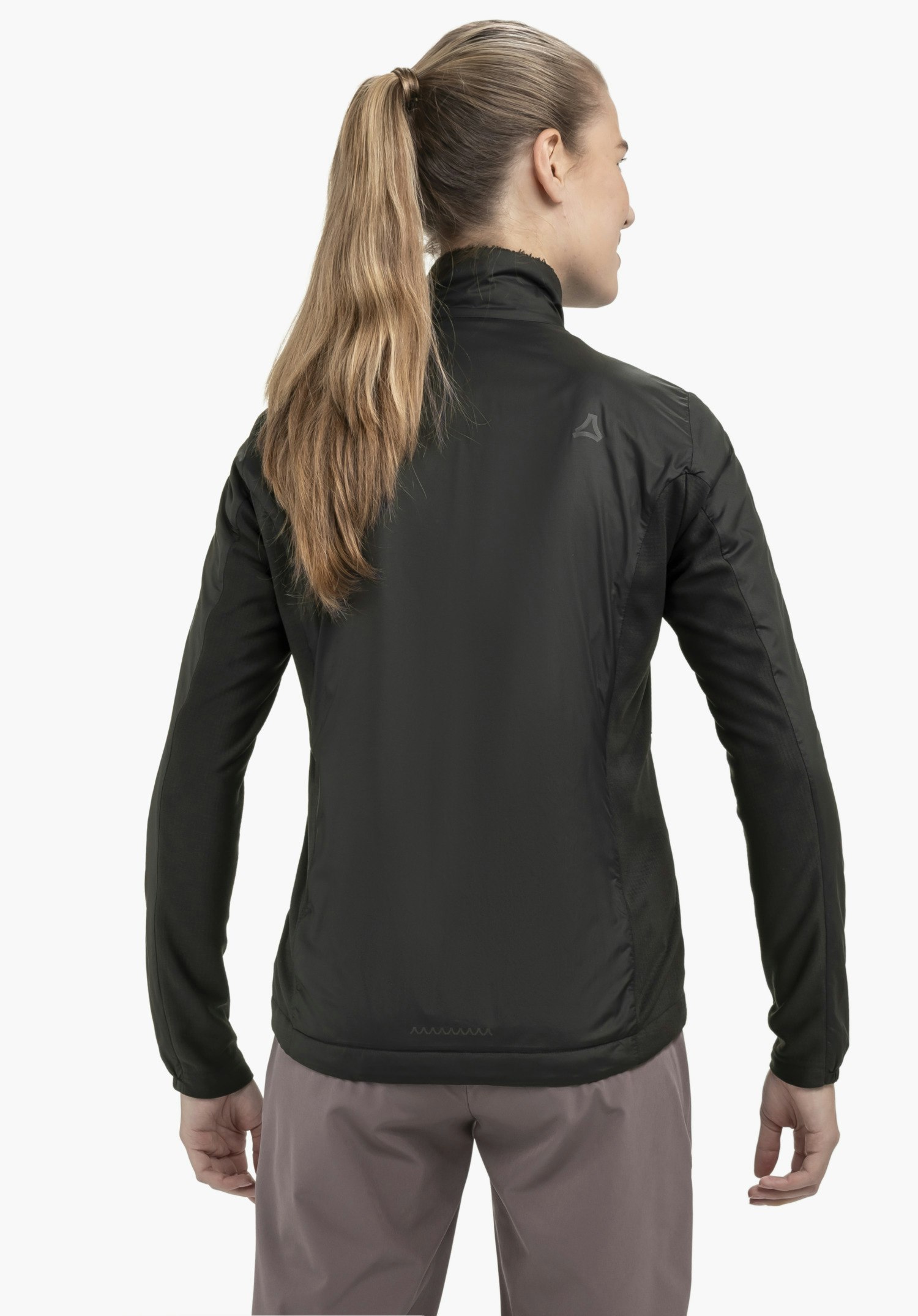 Ins Jacket Style Samaia WMN in schwarz in der Rückenansicht vor neutralem Hintergrund mit sichtbarem Schöffel-Logo auf der rechten Schulter.