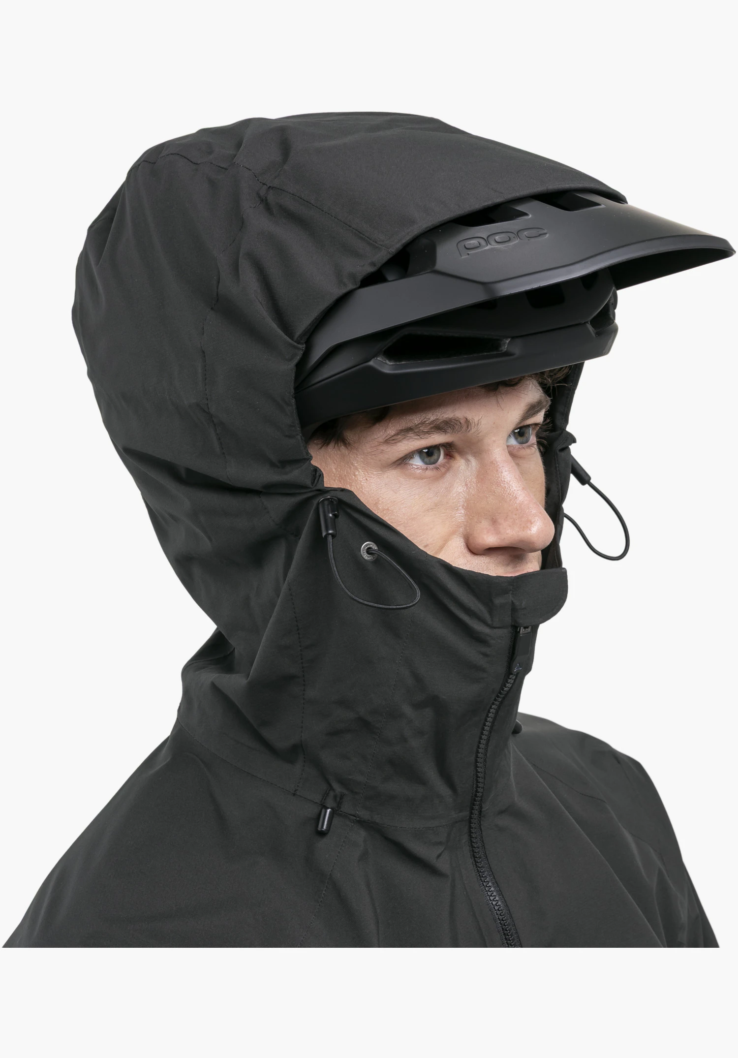 2.5L Jacket Style Tajiva MEN. Detail of the black, helmet-compatible hood with adjustable drawcords and high-fastening front zip. Close-up against a white/neutral background.