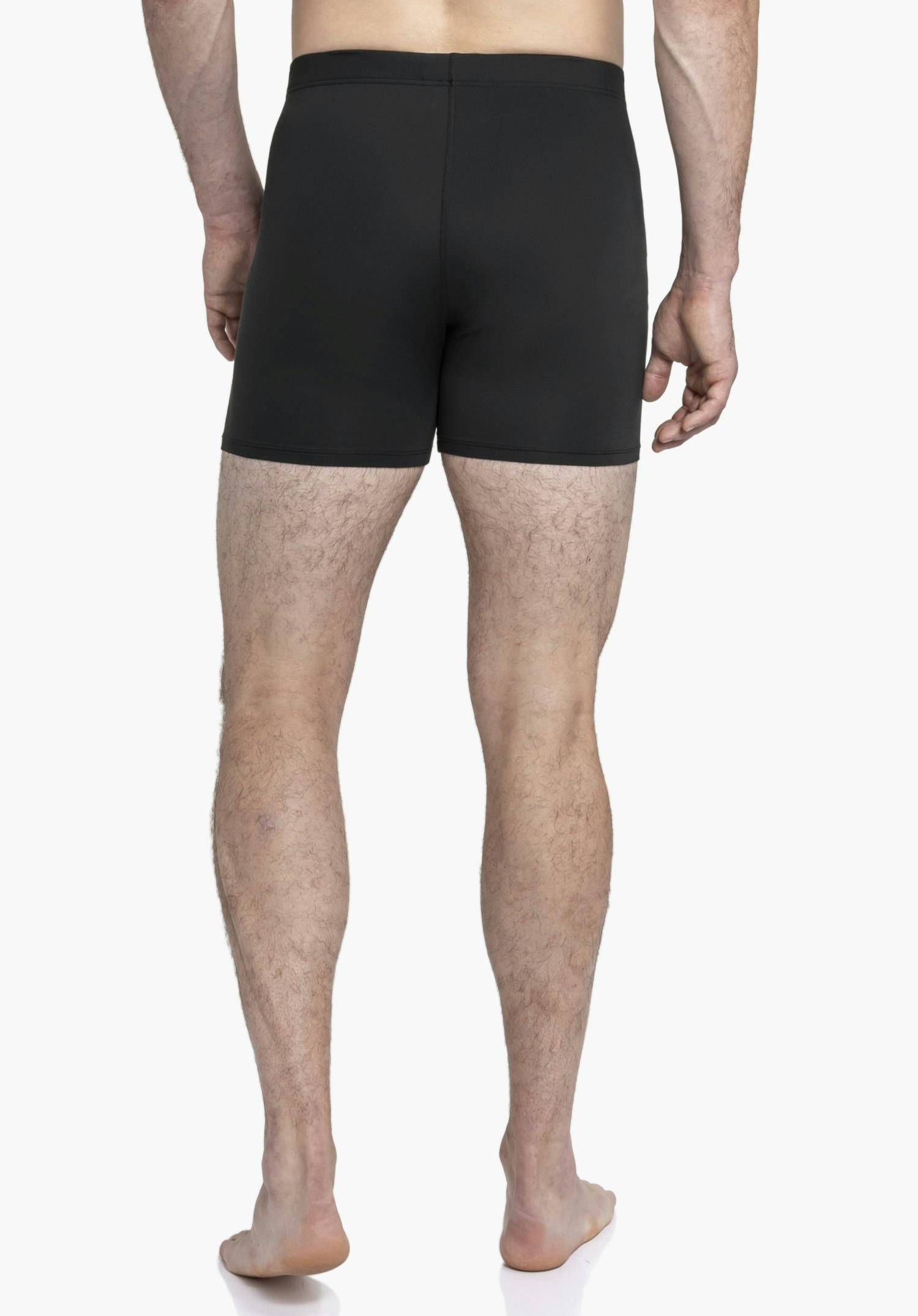 Boxershorts Style Konera MEN in der Rückenansicht an einem Model in der Farbe schwarz vor einem neutralen Hintergrund.