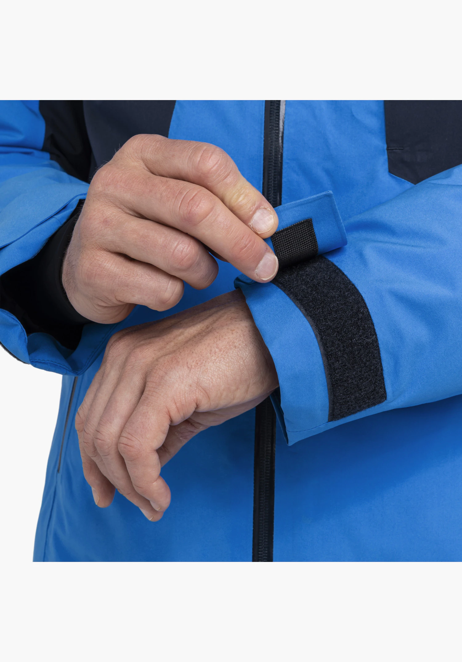 Jacket Style Trifex MEN in blue shows the detailed view of the adjustable cuff with velcro closure close-up against a white background.