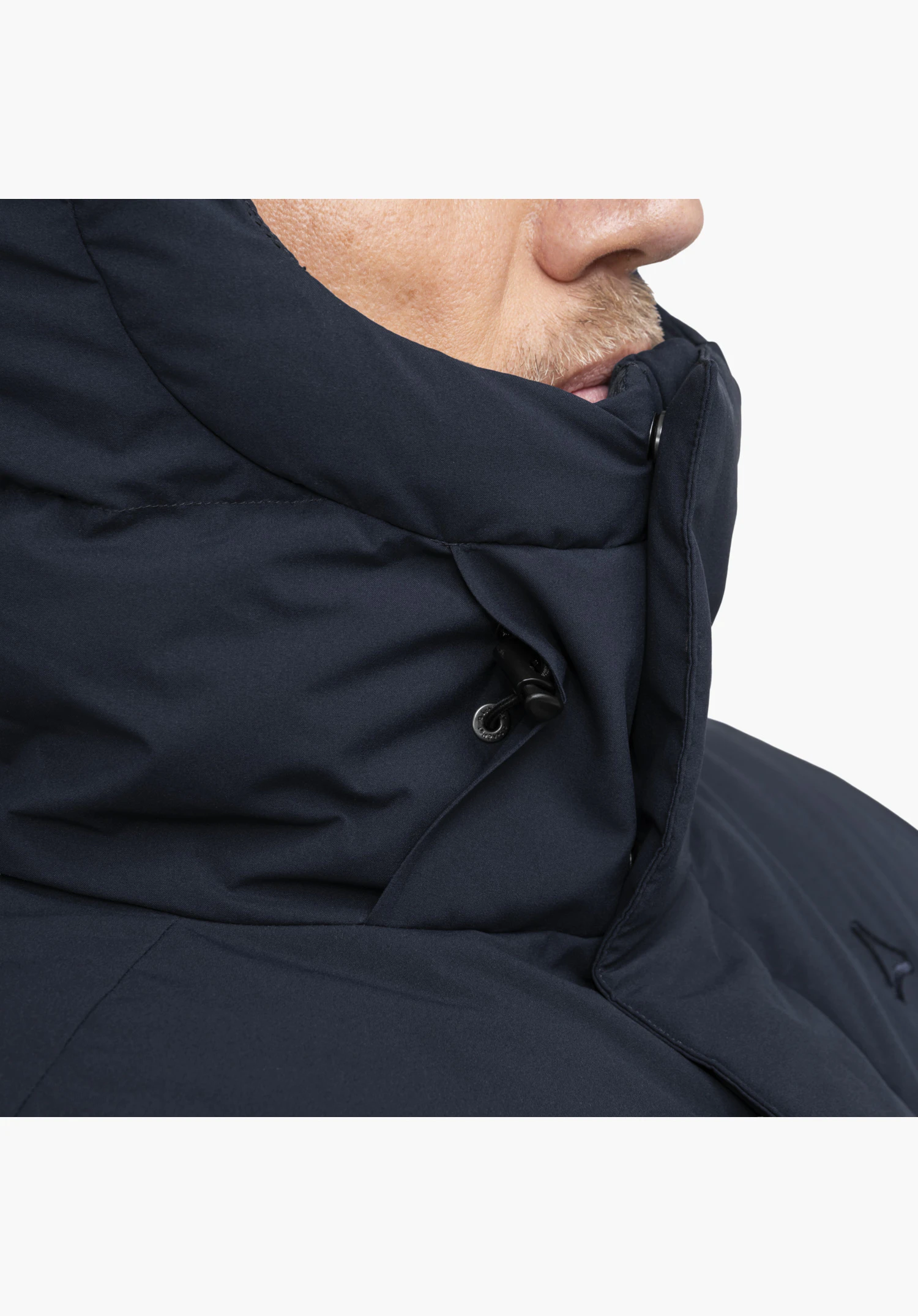 Down Parka Style Vindave MEN shows the blue collar area with a high-closed zipper, concealed snap button placket, and integrated drawstring on the hood in a close-up against a white background.