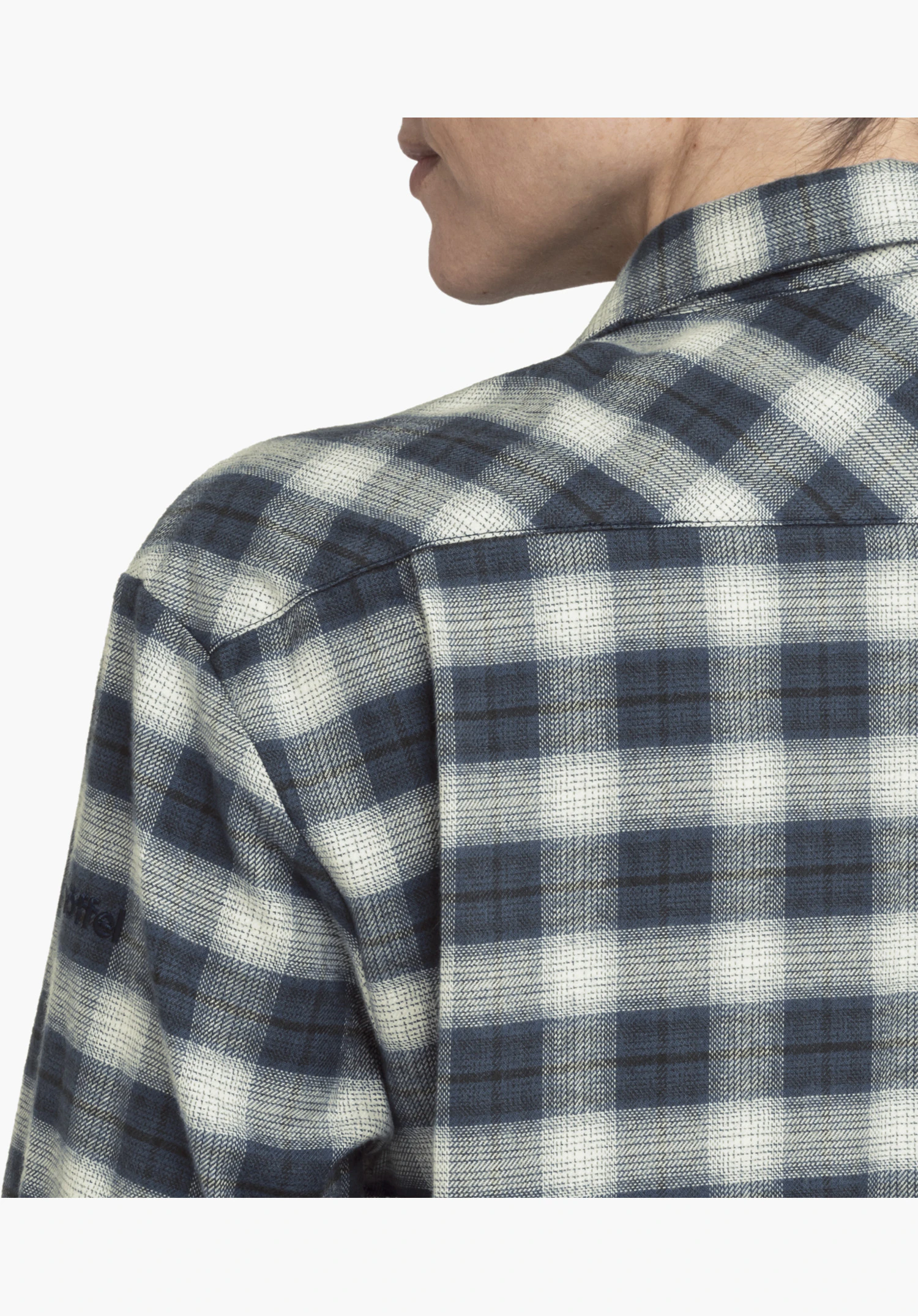 Blouse Style Kleion WMN toont de blauwe geruite materiaallruktuur op de rug en schouderpartij in een close-up op een witte/neutrale achtergrond.