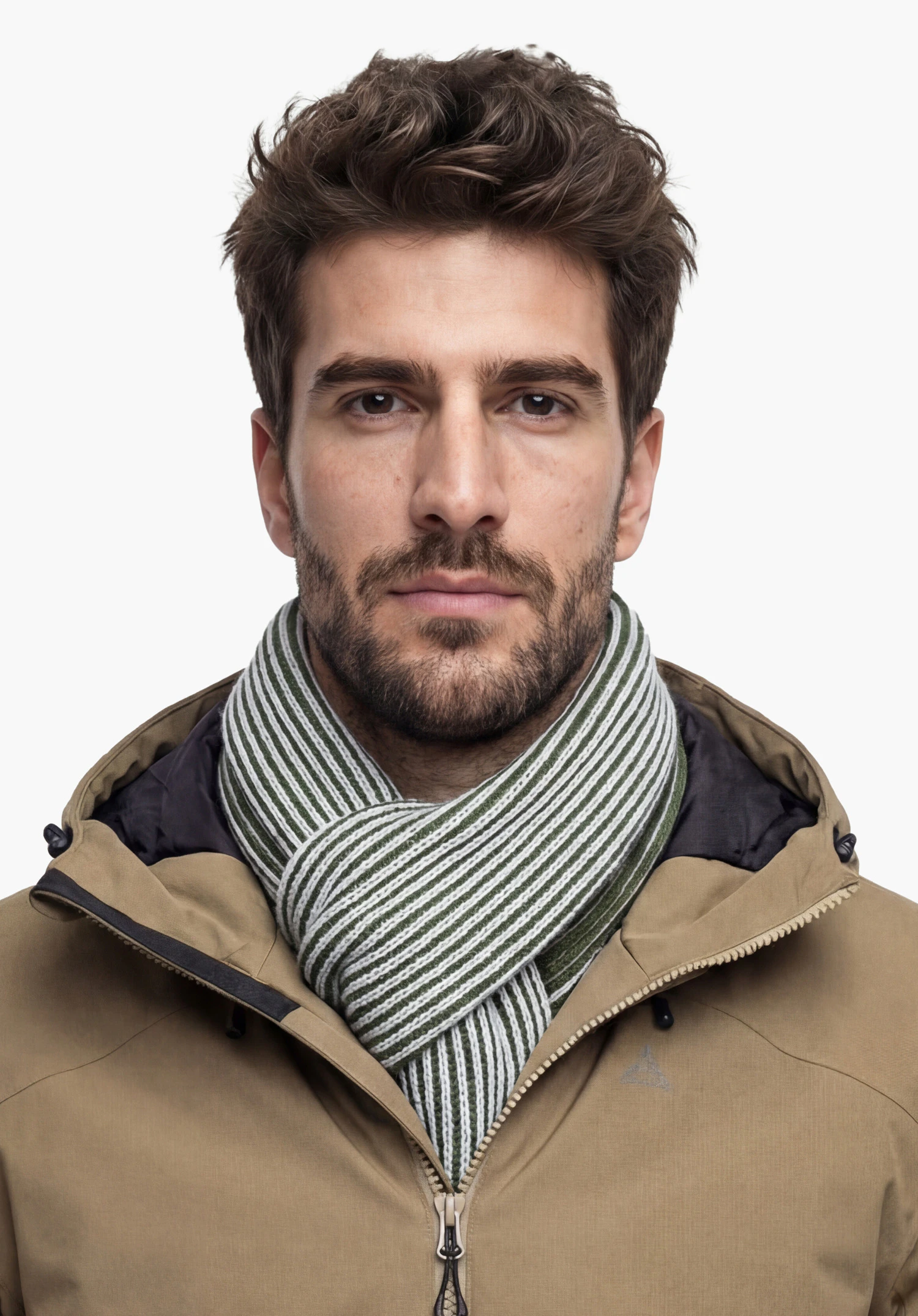 Scarf Style Cledio ALL en vert, porté par un modèle masculin vu de dos sur fond blanc. (Généré par IA)