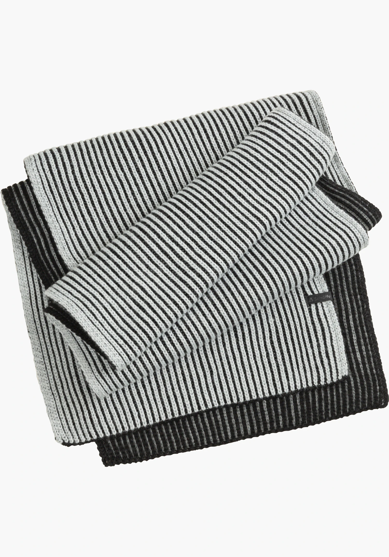 Scarf Style Cledio ALL Schal in schwarz mit feiner Rippstrickstruktur und dezentem Schöffel-Schriftzug, freigestellt vor weißem Hintergrund.