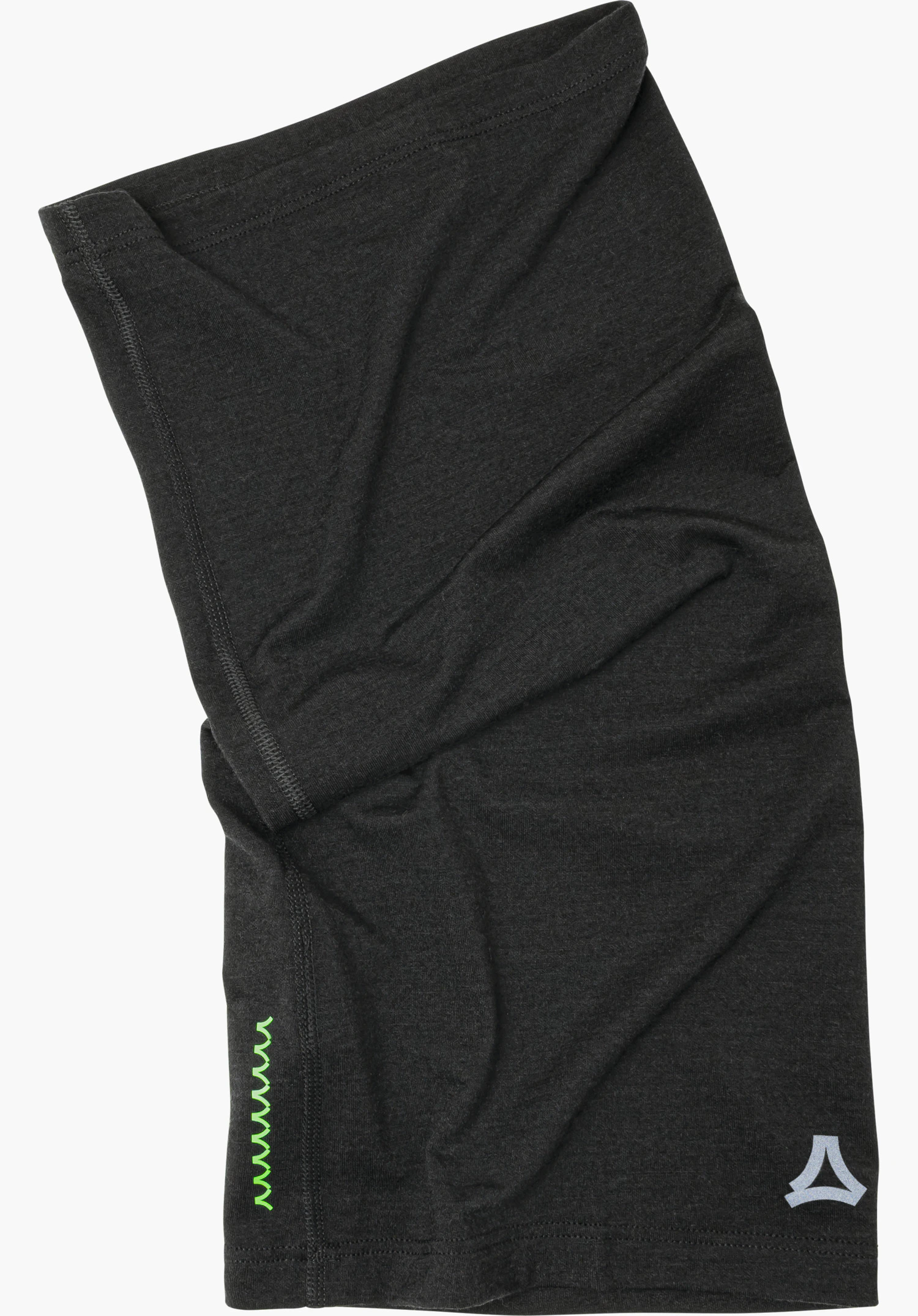Scarf Style Luterra UNI Schal in schwarz in Frontansicht mit Schöffel-Logo und grünen Ziernähten freigestellt vor weißem Hintergrund.